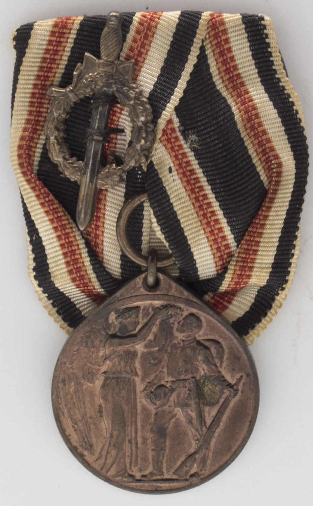 German commemorative medal of World War I combat badge. At the band.