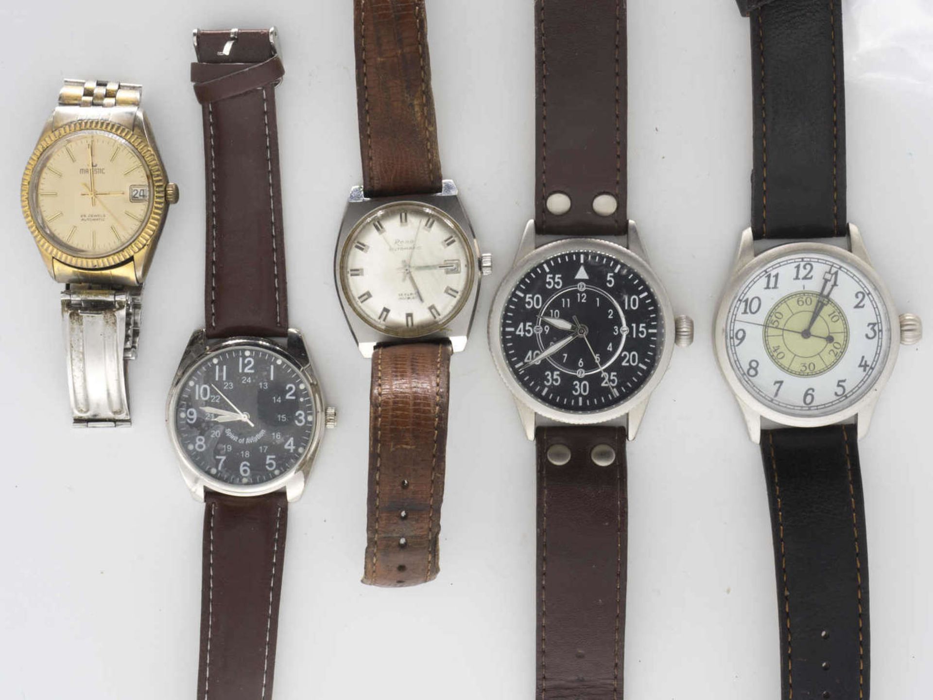 Mixed lot of men's wristwatches. A total of 5 pieces. mechanical and quartz. Please visit.