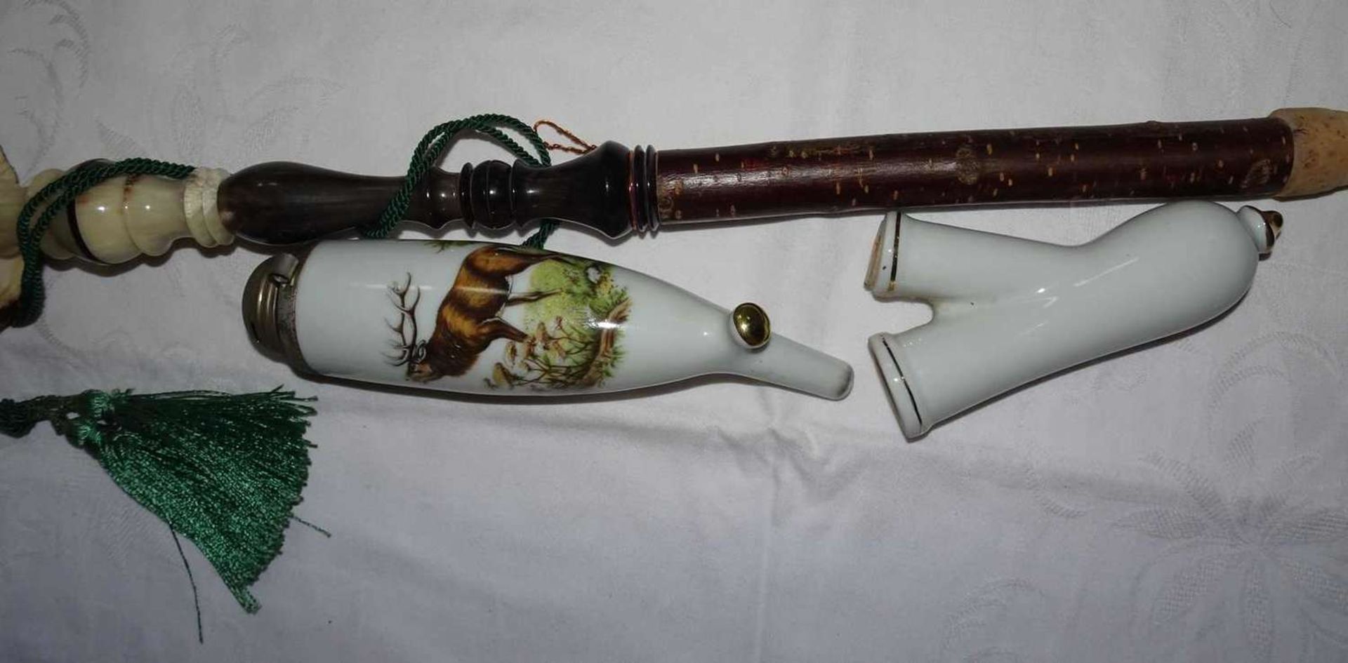 1 large whistle with porcelain head, this painted with a roaring deer. Good condition. Total - Bild 2 aus 2