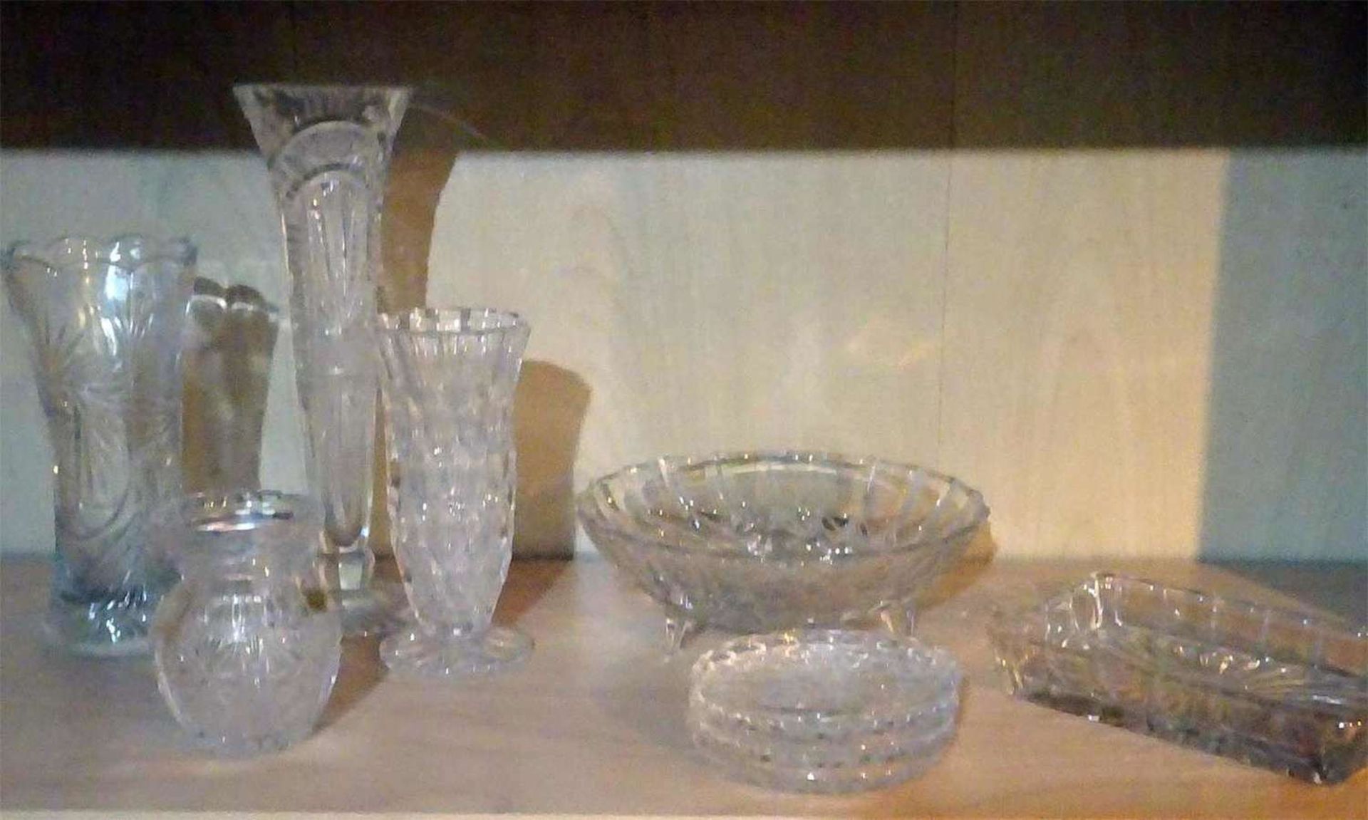 Lot crystal glass, consisting of 4 vases, 1 bowl, 3 coasters, and 1 bowl. Different models.