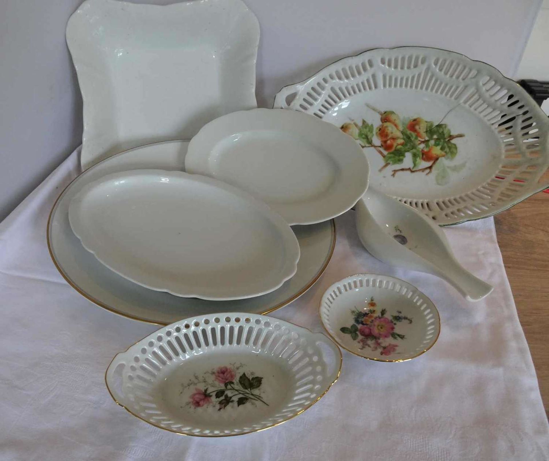 Lot of porcelain dishes from household dissolution, including Villeroy & Boch Mettlach, Rosenthal,