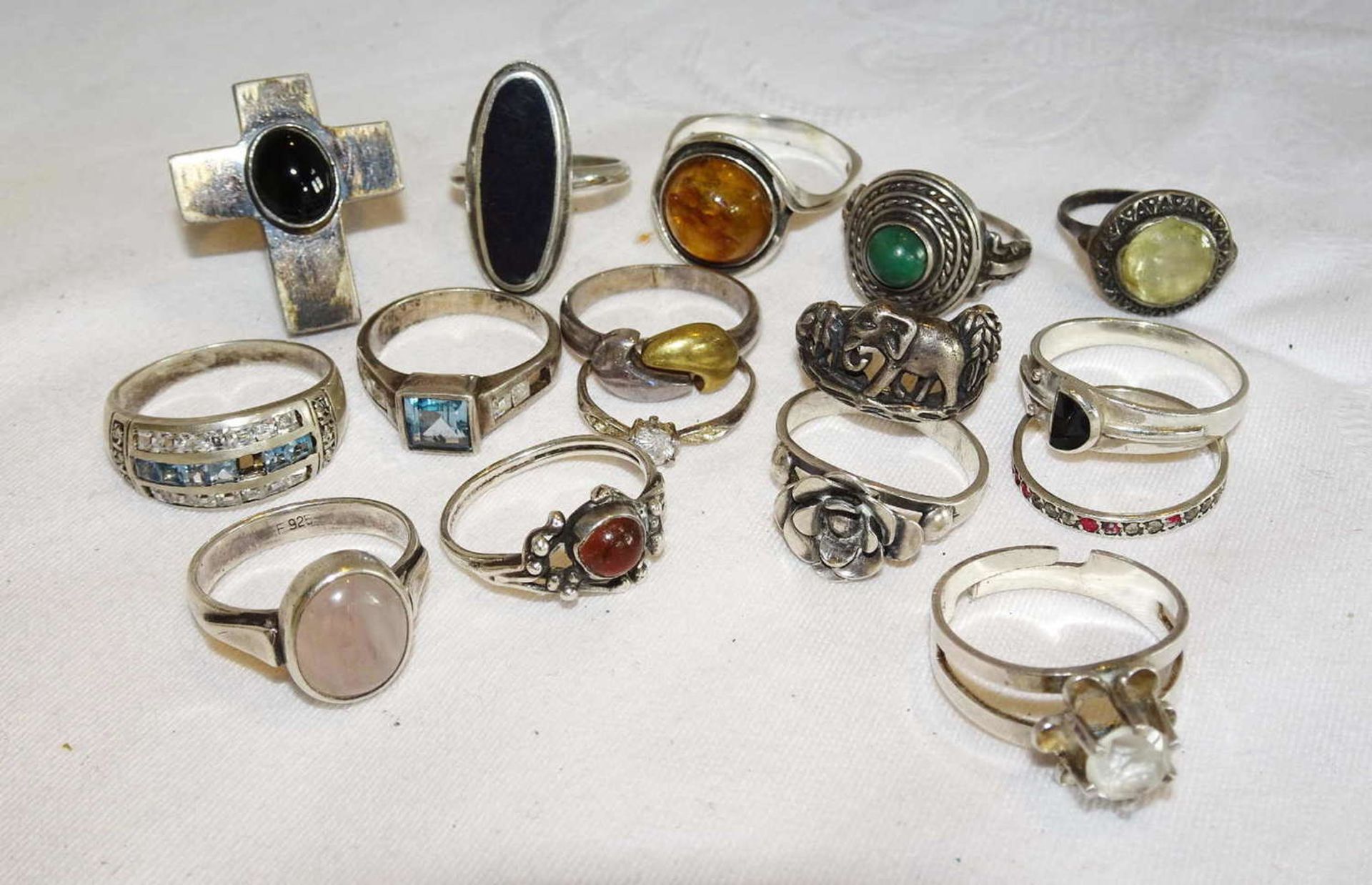 Lot of silver rings, a total of 16 pieces. Different models. Weight approx. 54 gr.