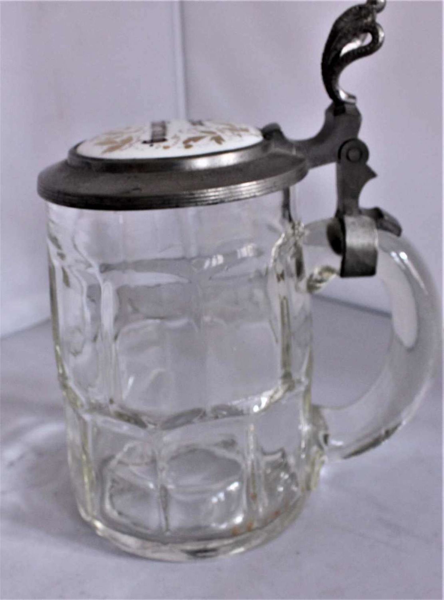 Glass jug with pewter lid with porcelain insert "in memory" around 1890/1900 - Bild 3 aus 3