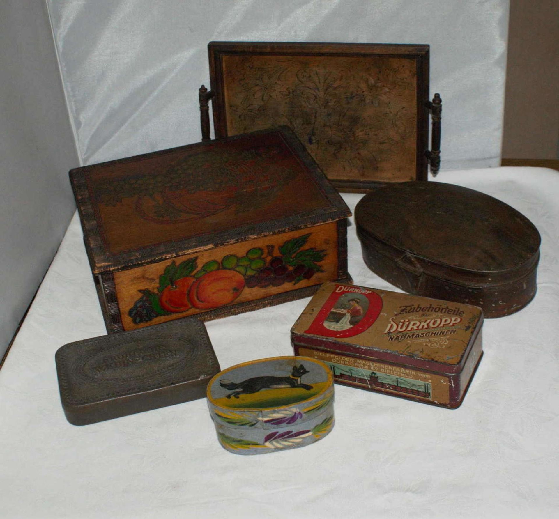 Lot boxes and cans, various materials, as well as 1 handmade serving board, with incorporated