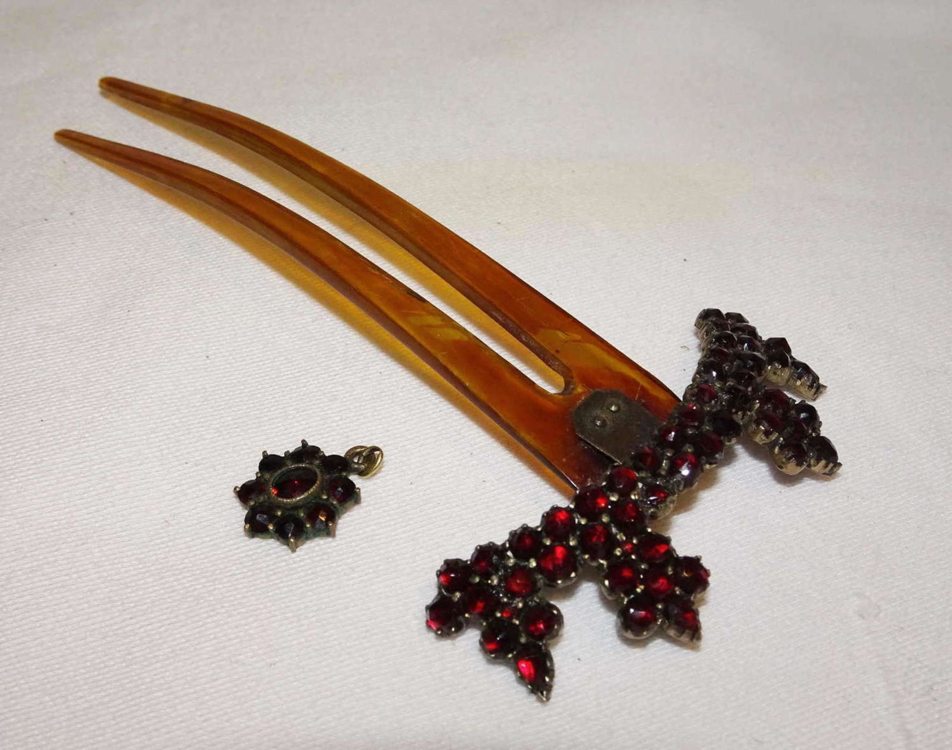 old Bohemian garnet jewelry, 1 pendant, and hair accessories. Hair accessories set with grenades.