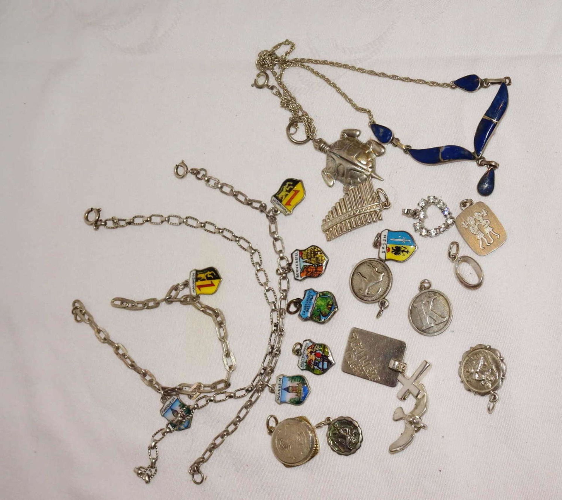 Lot of silver jewelry, 3 bracelets with lots of charms, etc. Weight approx. 54.1 gr.