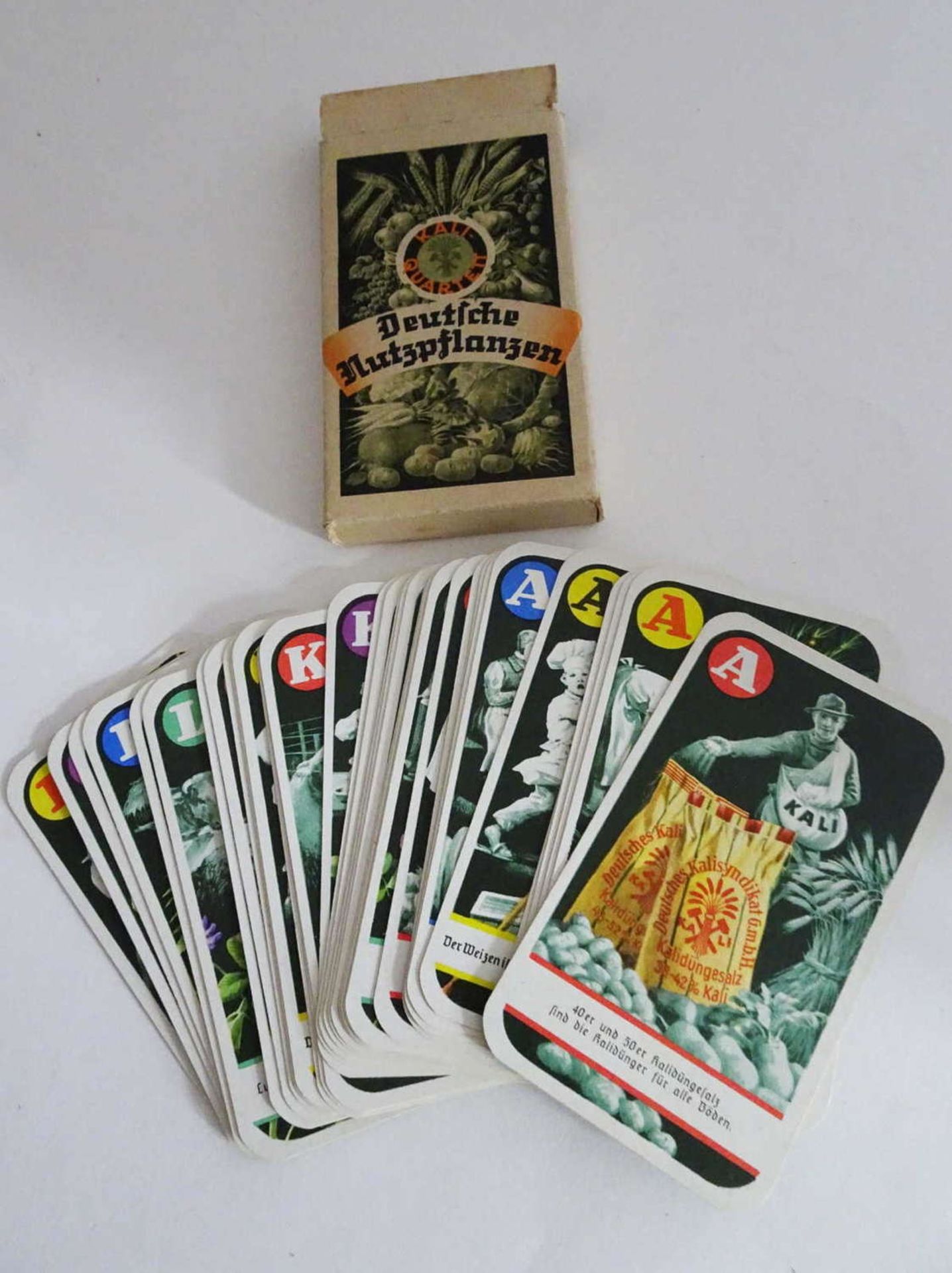 Complete card game with "Hoheitsstempel", complete as shown, probably 30s / 40s. Card sleeve - Bild 2 aus 3