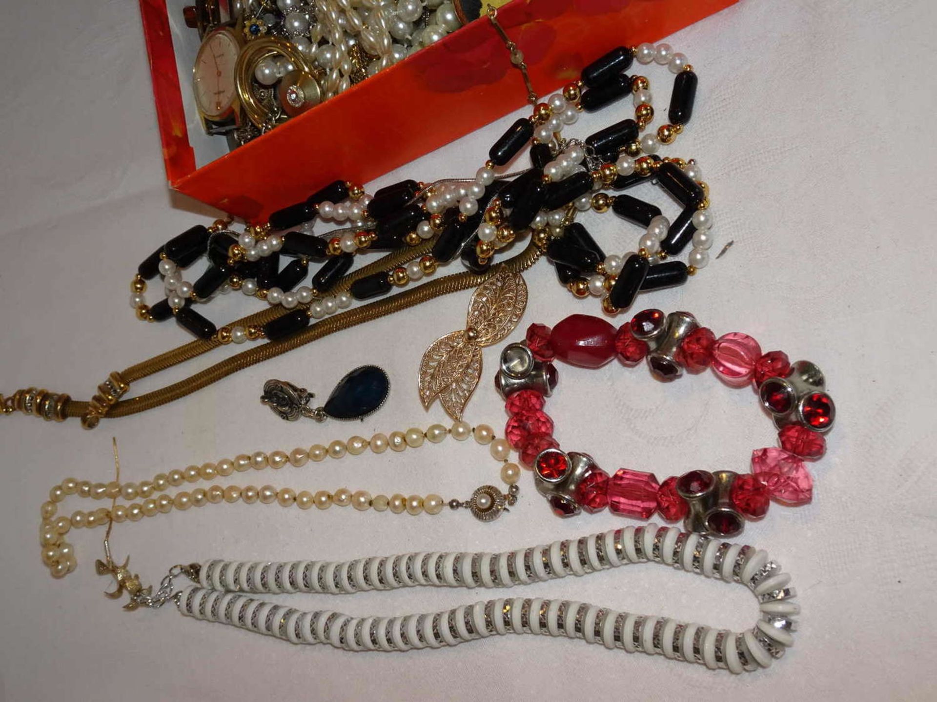 Large lot of costume jewelry, chains, watch, etc. Please have a look!