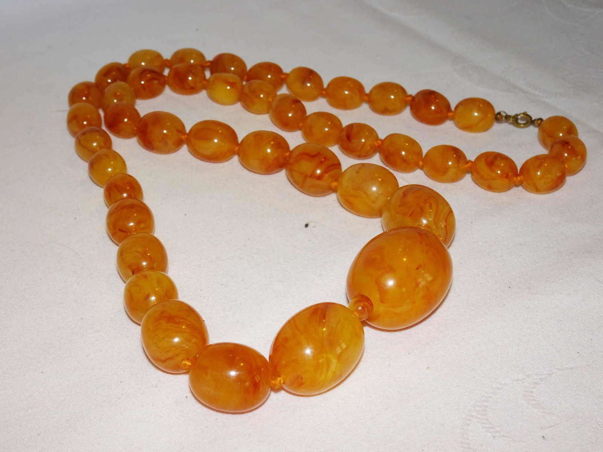 Art Deco Bakelite necklace, amber, length approx. 81 cm.
