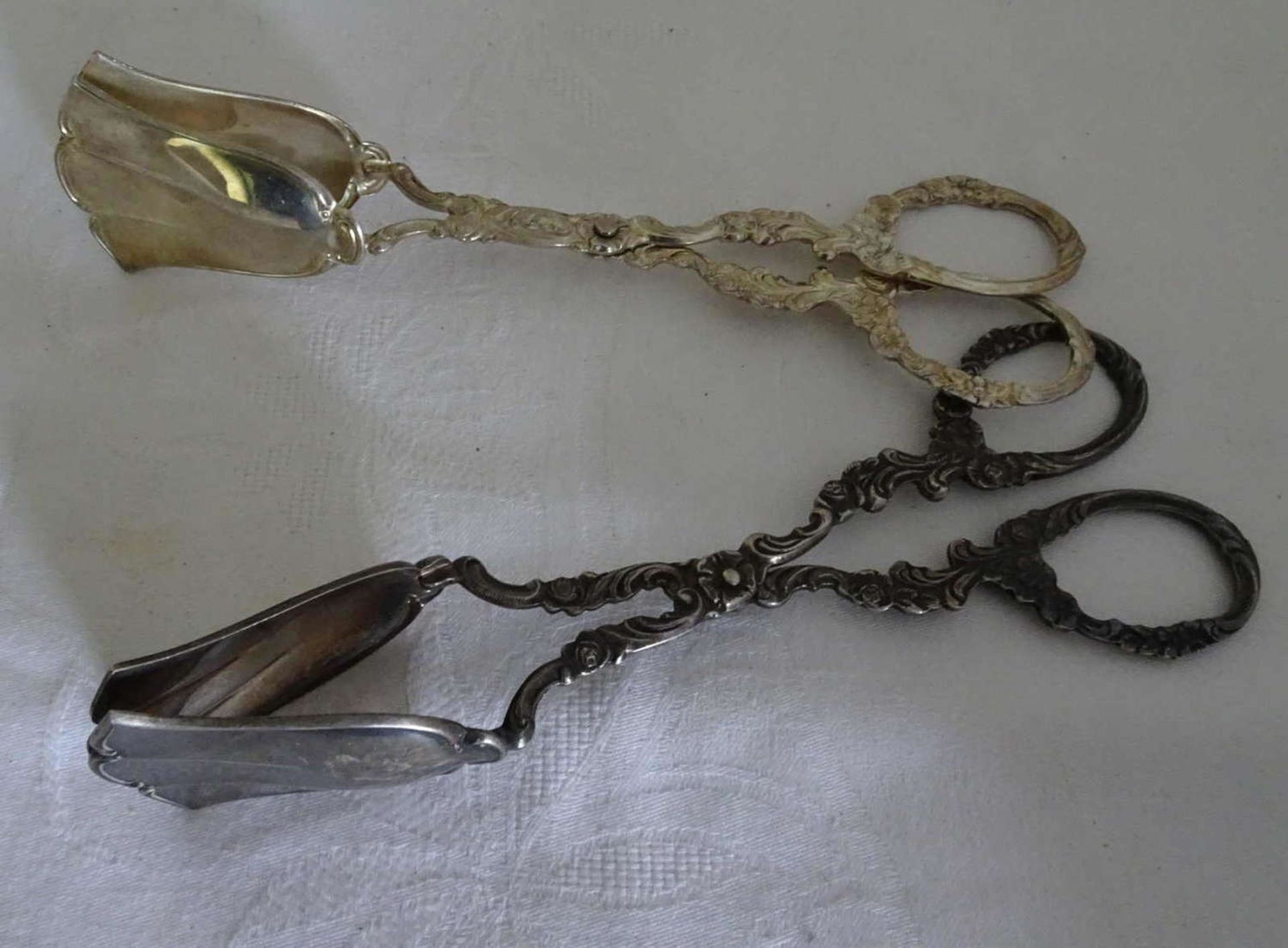 2 cake tongs "Hildesheimer Rose", 100 silverplated.