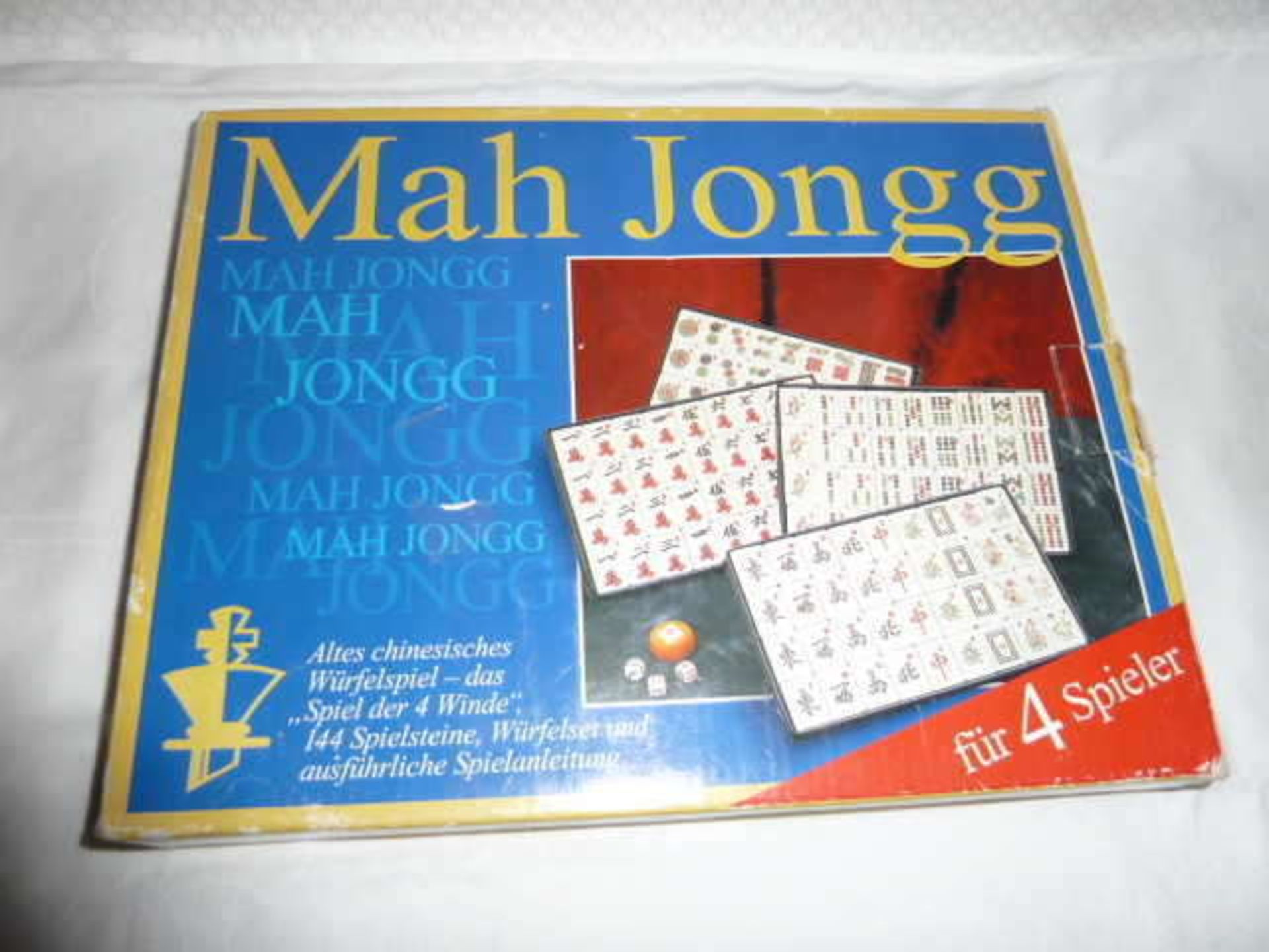 Mah Jongg game in original box, very well preserved. with game instructions in German and English.