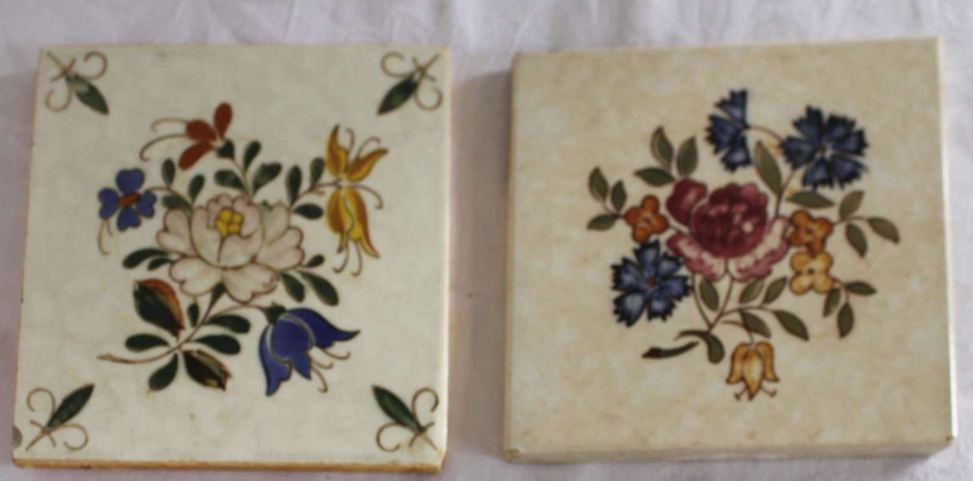 2 ceramic wall tiles, flowers motif. Partly chip. 12.5x12.5 cm