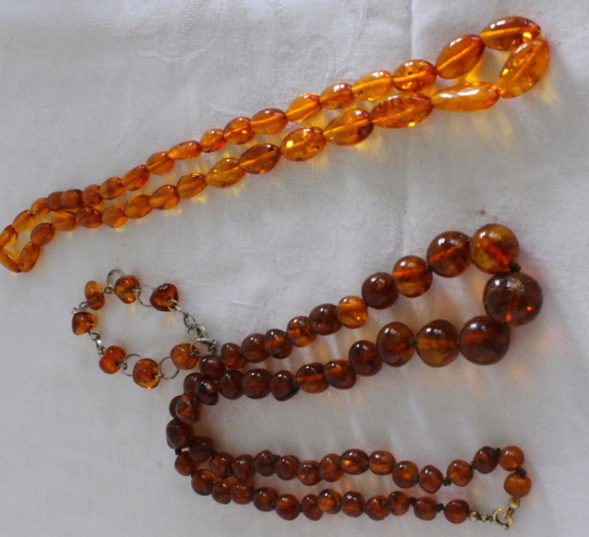 2 amber necklaces and 1 amber bracelet. Different models.