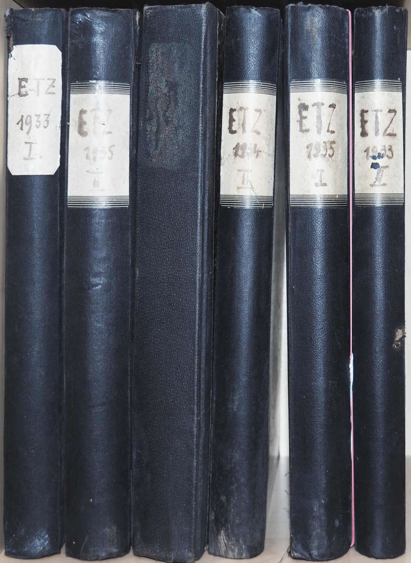Lot Elektrotechnische Zeitschrift (Zentralblatt für Elektrotechnik), 1931, LII. Vintage, 1933,