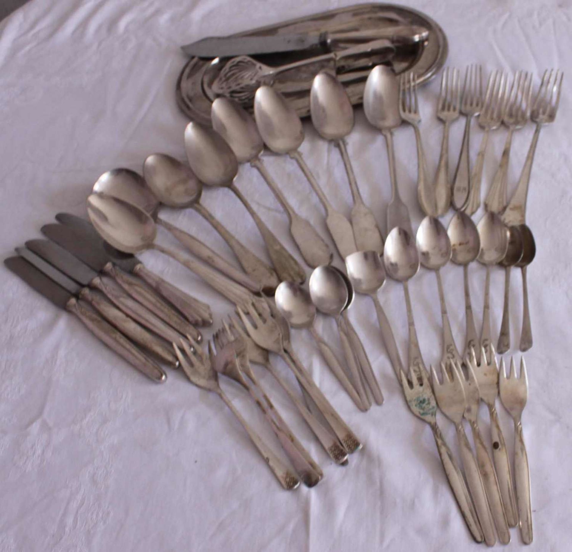 Lot of silver-plated, including knives, cake forks, coffee spoons, small tray, etc. Total weight