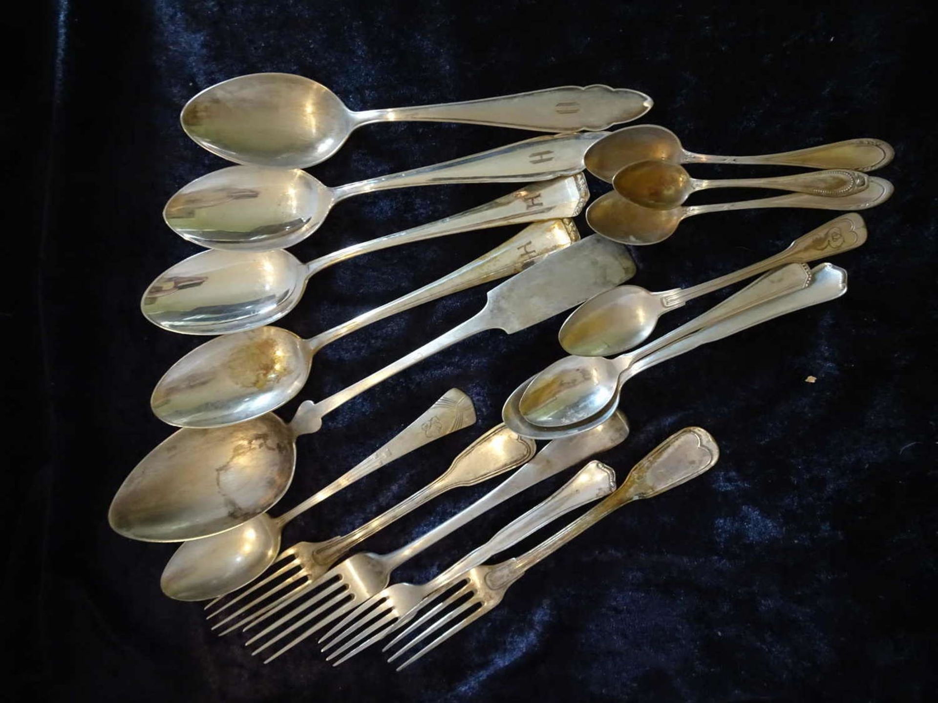 Lot of silver cutlery, including coffee spoons, cake forks, etc. Total weight approx. 550 gr. - Image 3 of 3