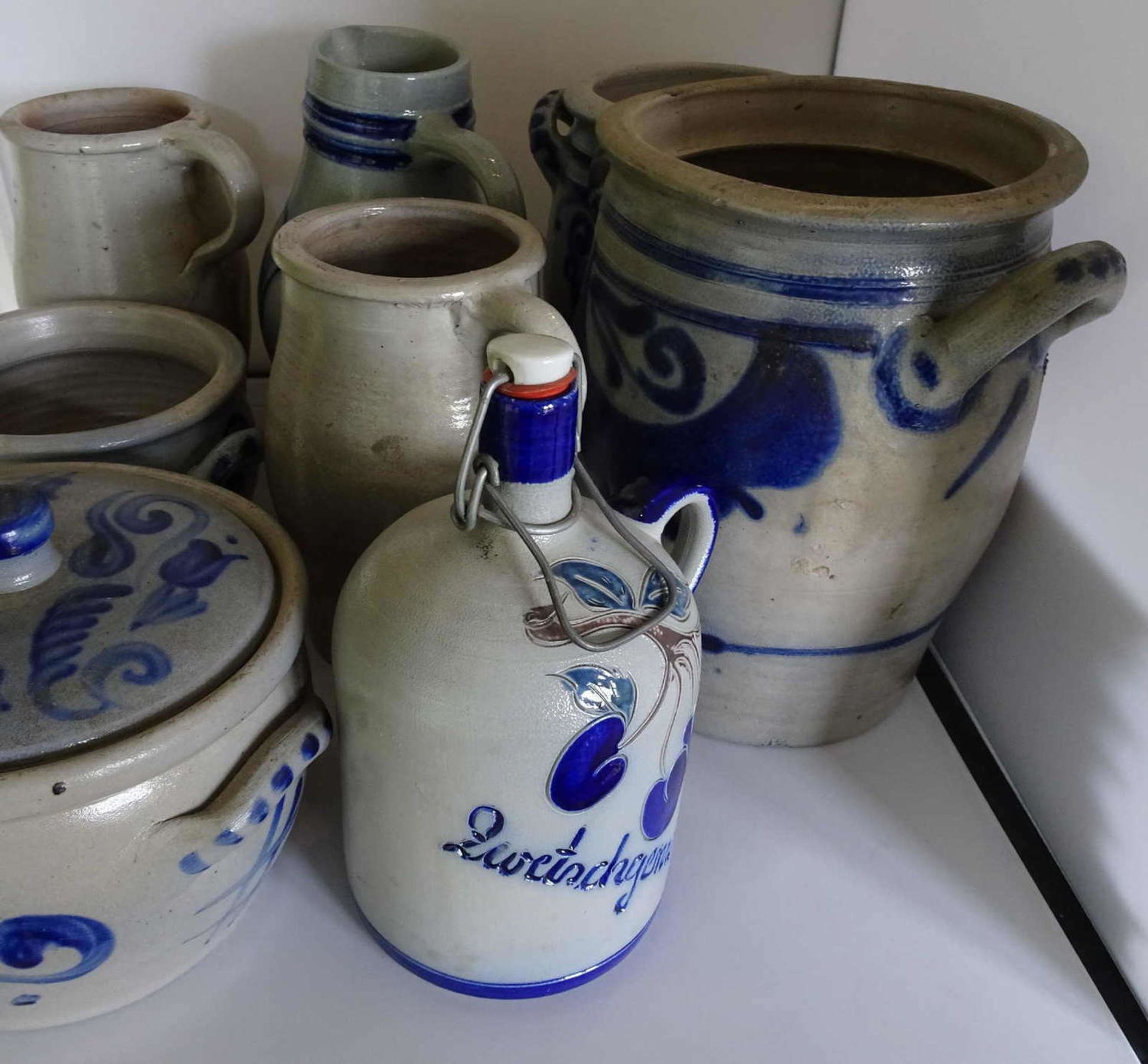 Lot of salt glaze pots and jugs, various models. A total of 8 pieces.