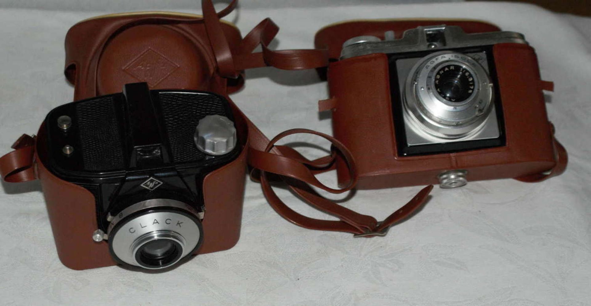 2 old cameras, Agfa, while an Agfa Clack, Agfa Isola. Very good condition. - Bild 2 aus 2