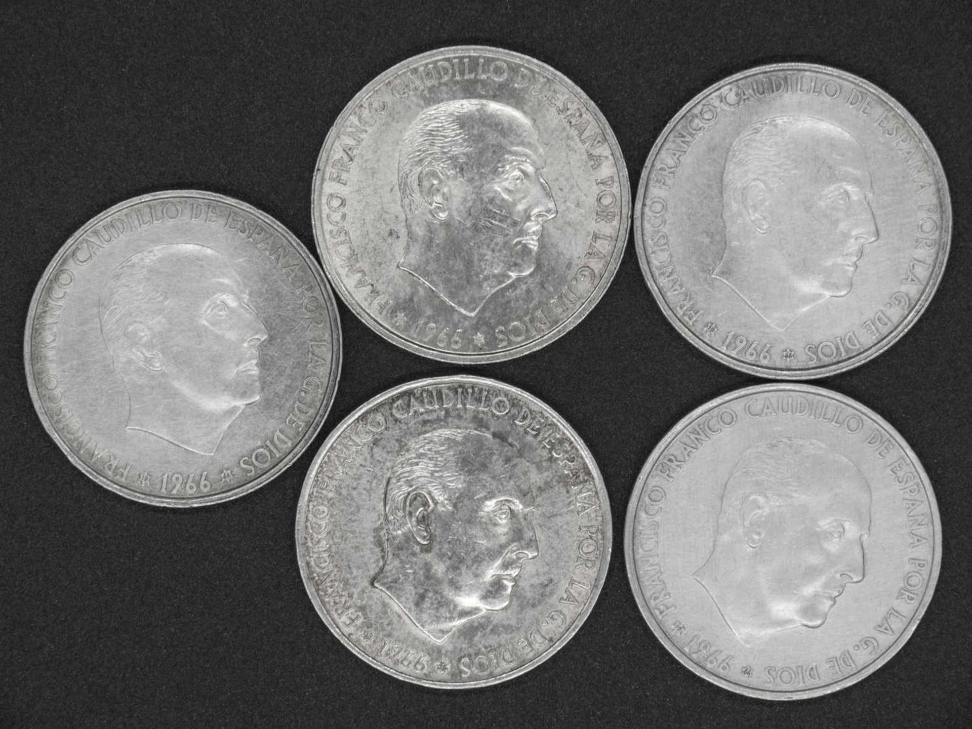 Spanien 1966, 5 x 100.- Pesetas - Silbermünzen "Franco". Gesamtgewicht: ca. 95,8 g. Erhaltung: ss-
