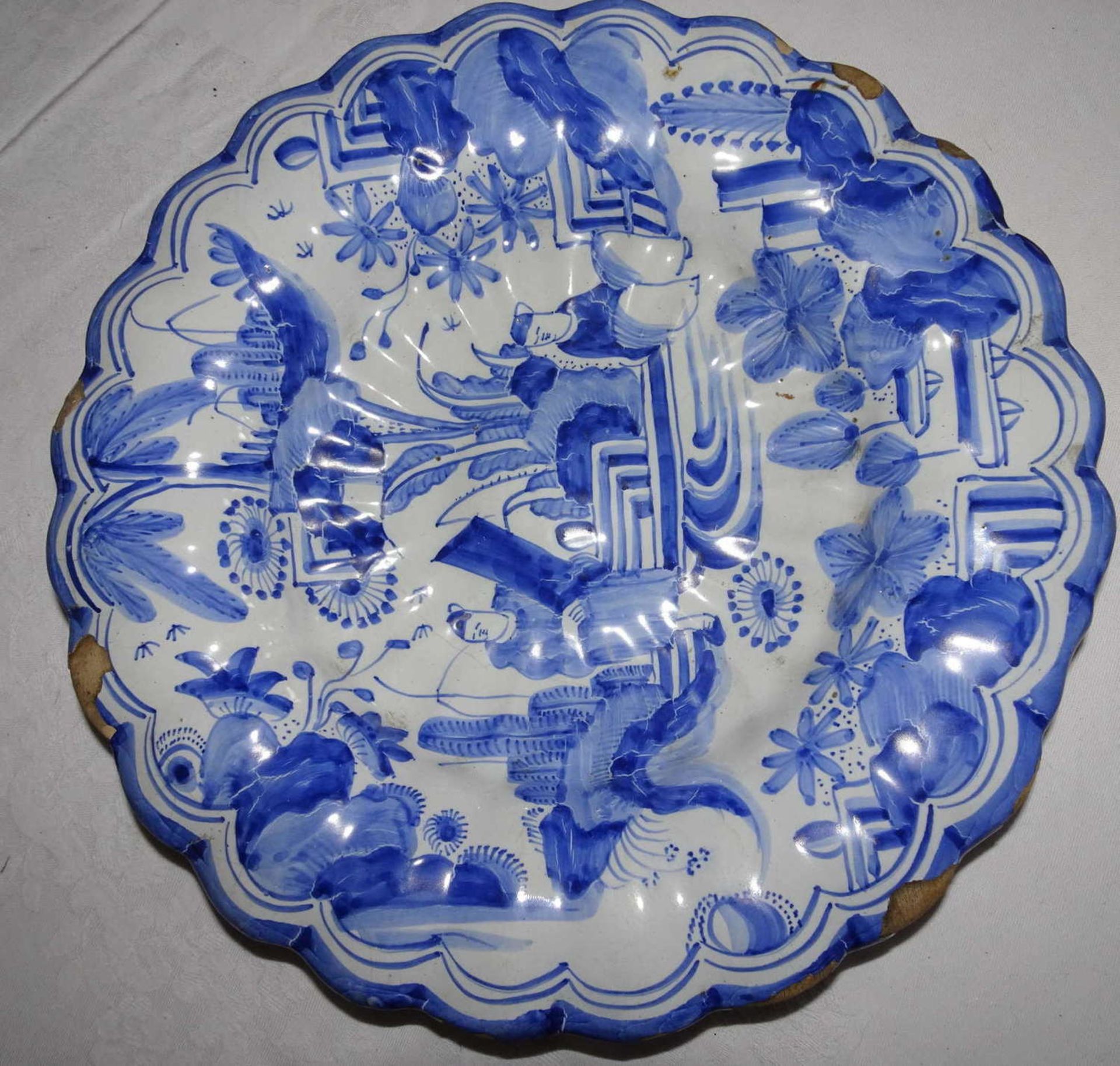 Japan - faience plate, 18th century, with chips and glaze crackers. Diameter approx. 26.3 cm