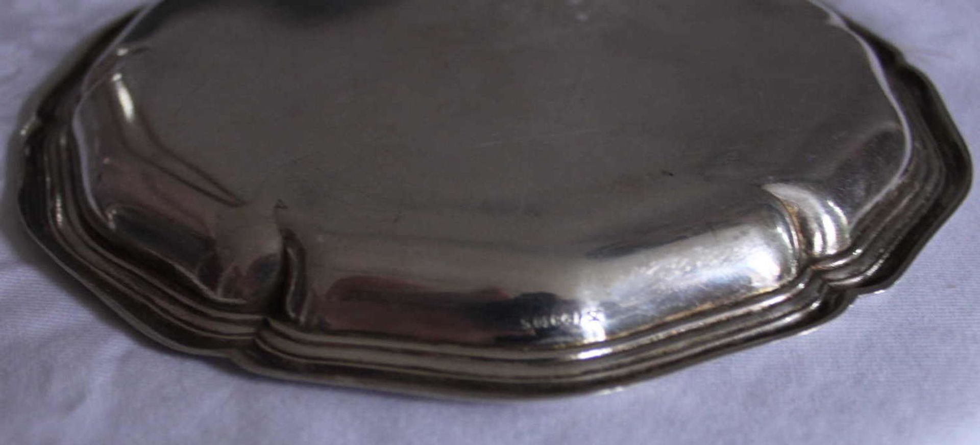 Small silver tray, 830 silver, diameter approx.15.7 cm. Weight approx. 104 gr. - Image 2 of 2