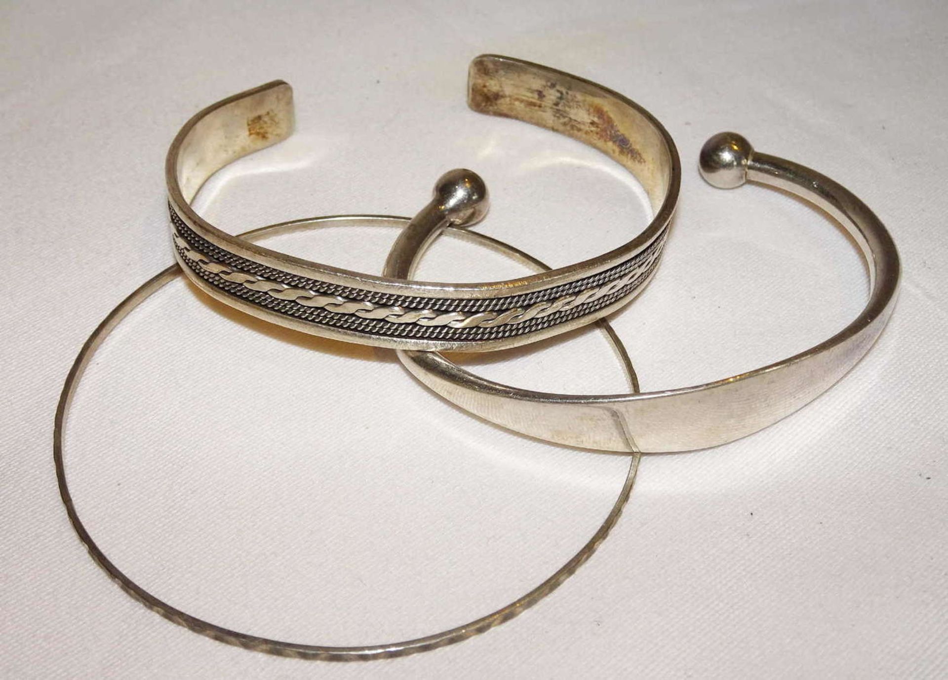 2 silver bracelets and 1 silver bangle. Different models. Weight approx.38.2 gr.