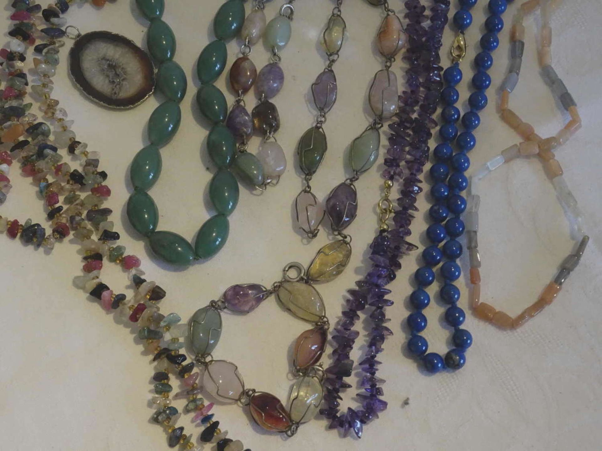Mixed lot of semi-precious stone jewelry, please visit!