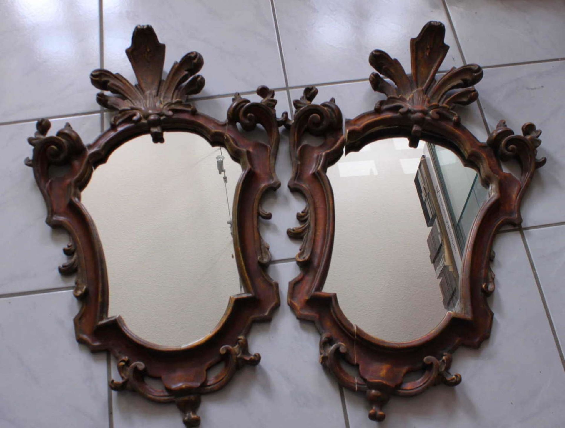 2 large oval mirrors in a wide, richly decorated wooden frame. This is in need of restoration, i.