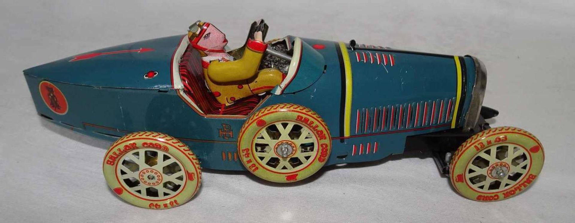 Tin toy - racing car model "Bugatti t-34" with driver. With key winding - key available. Retro. - Bild 2 aus 2