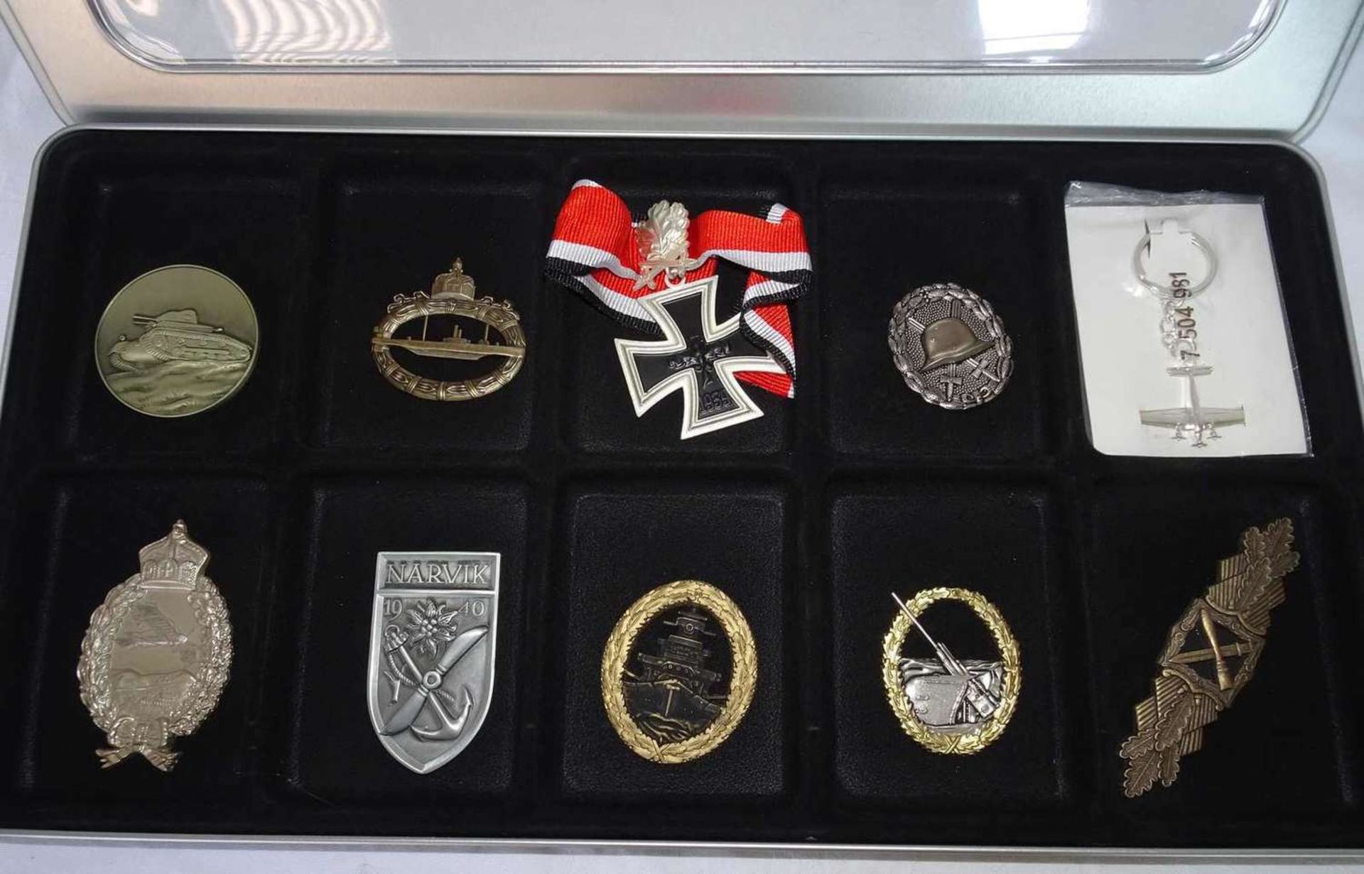 1 box of replica medals "The German Soldier", a total of 10 pieces.1 Kiste Replik Orden "Der - Bild 2 aus 3