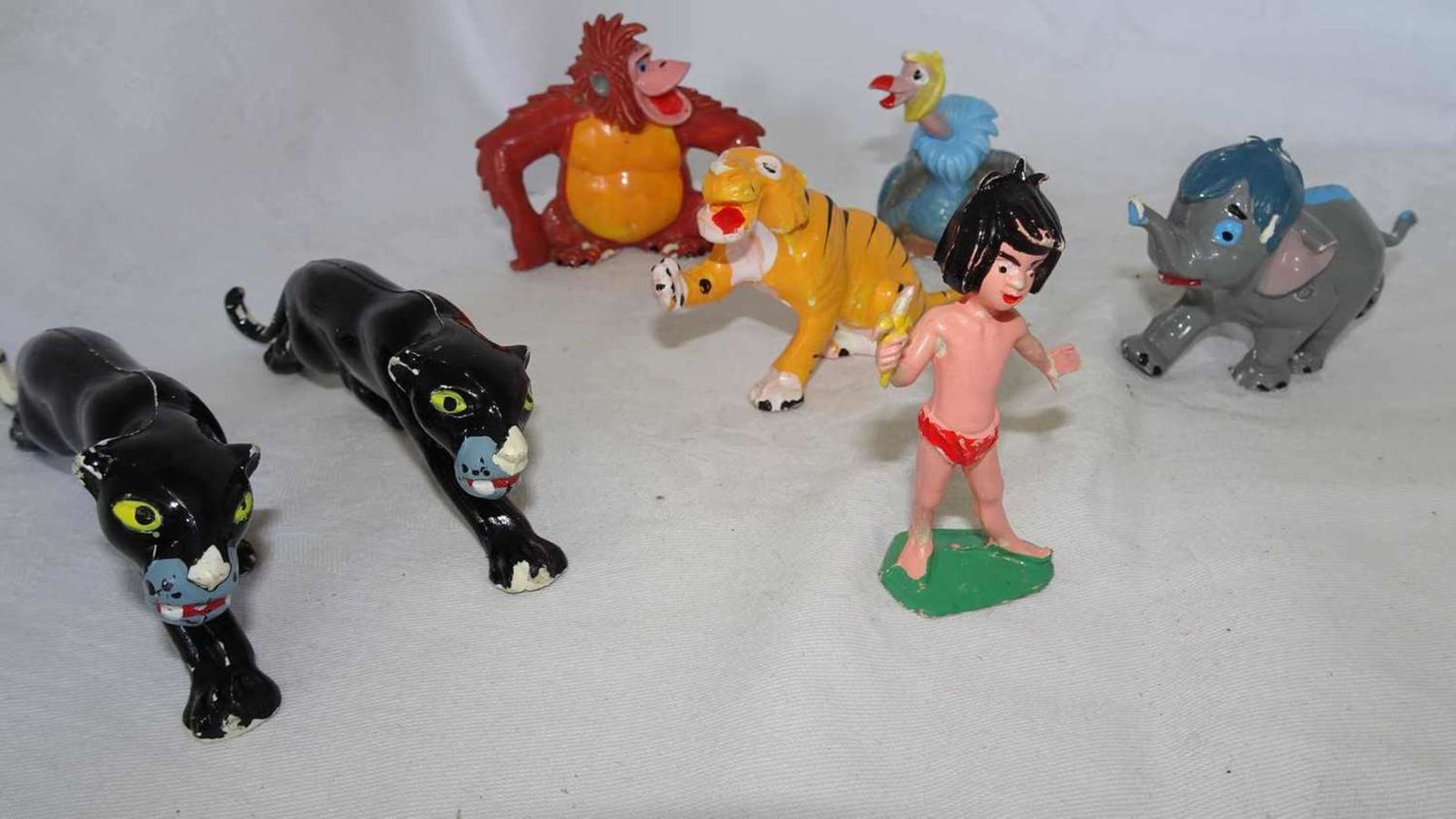 Plastic figures - Mogli & friends. Older versions. A total of 7 pieces. Handpainted.