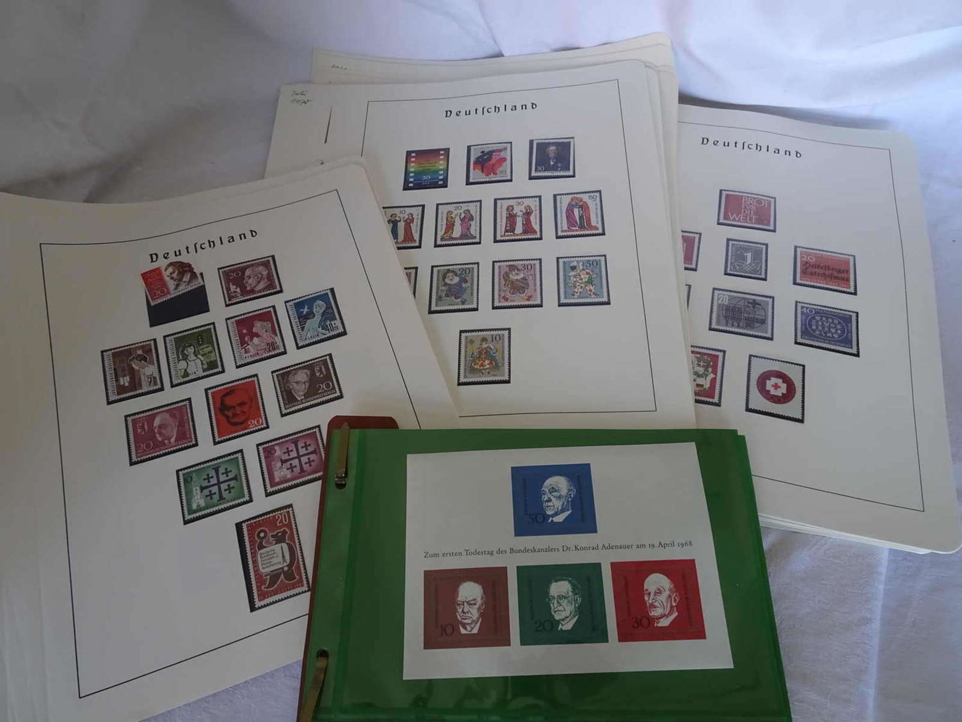 2 partial collections on pre-printed sheets from 1957, Berlin from 1960. Various preservations, as