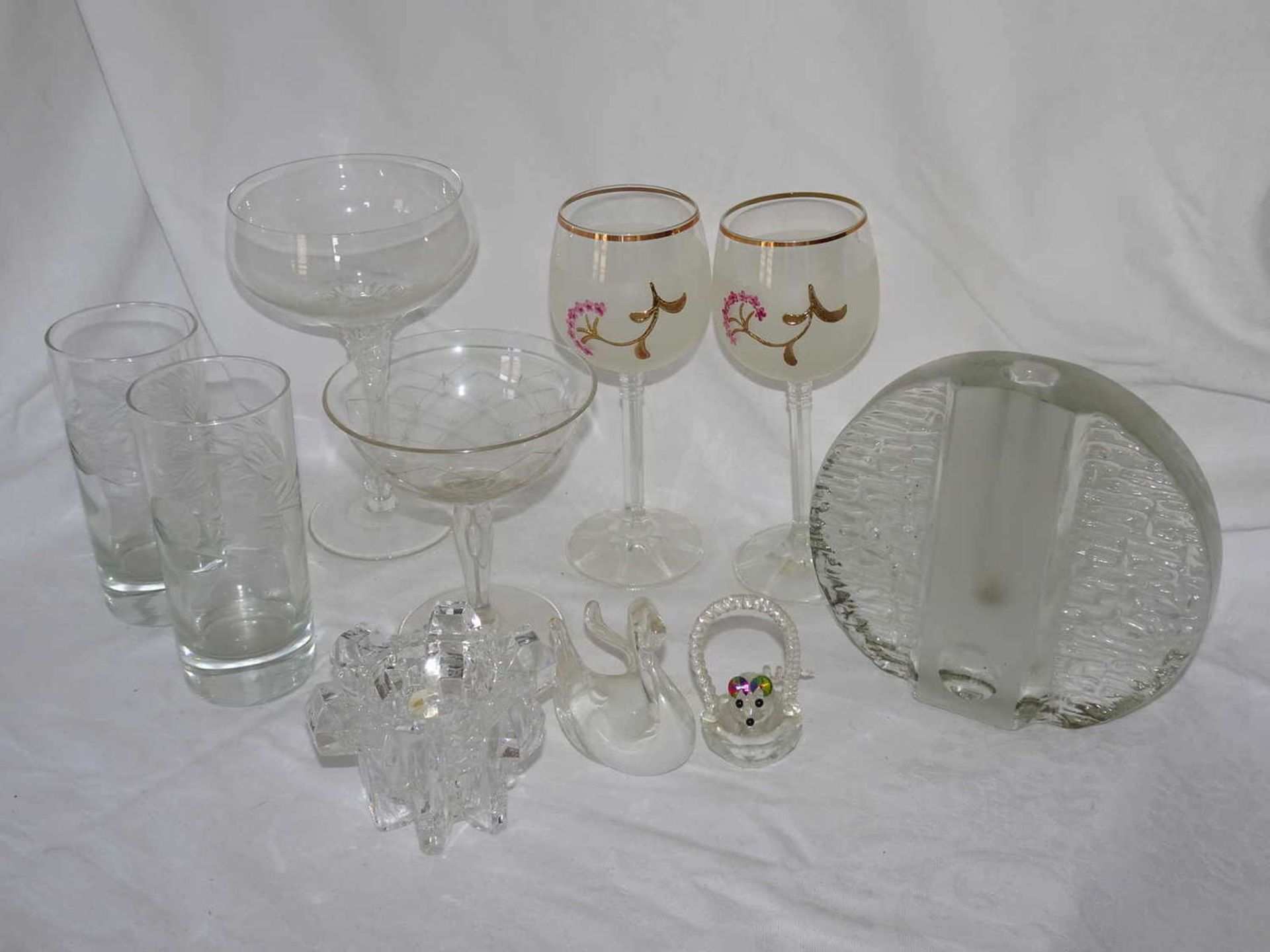 Lot of glass from household dissolution, including water glasses, glass vase, lead crystal lidded