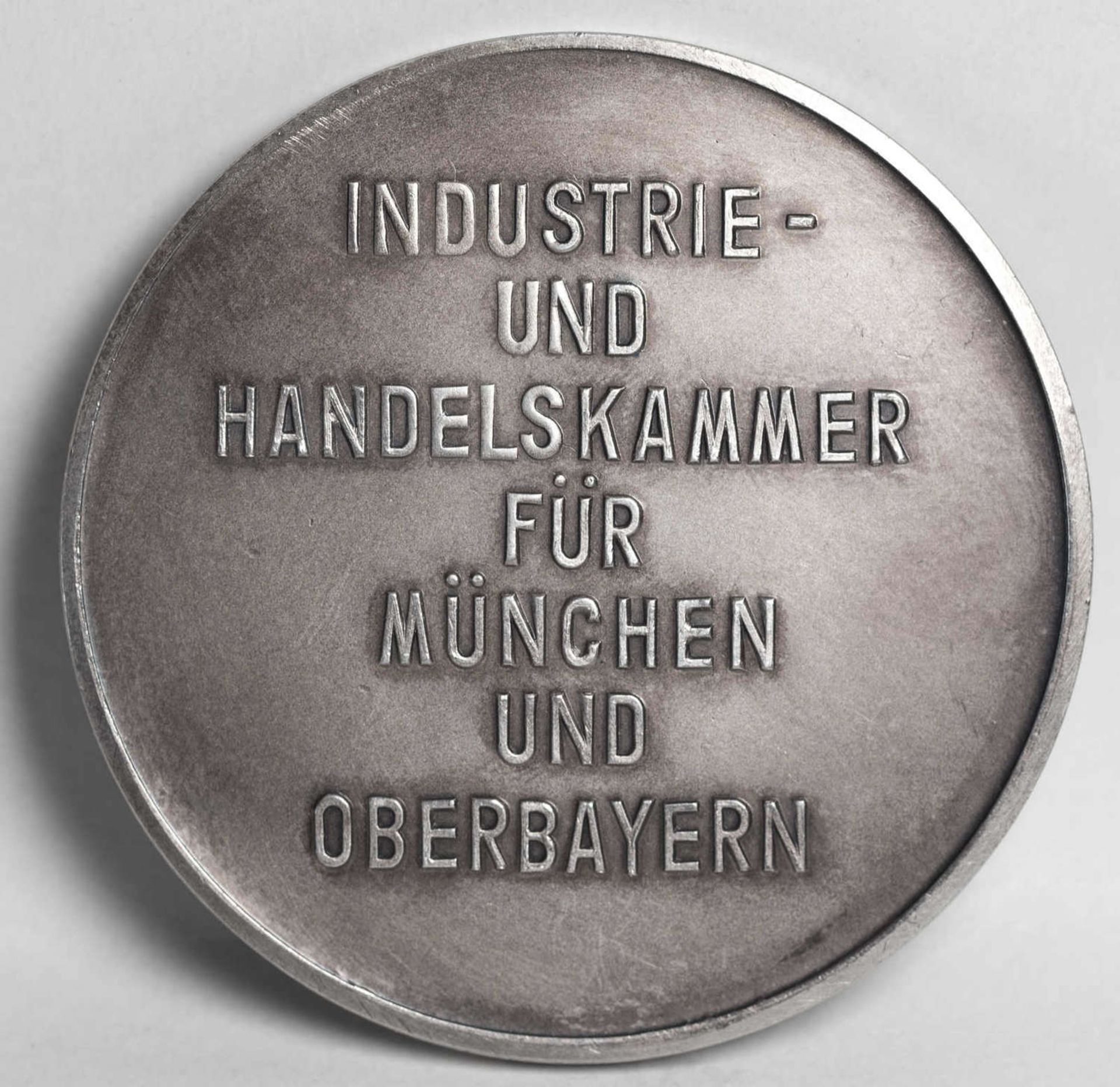 Silbermedaille der Industrie- und Handelskammer für München und Oberbayern - für langjährige treue - Image 2 of 2