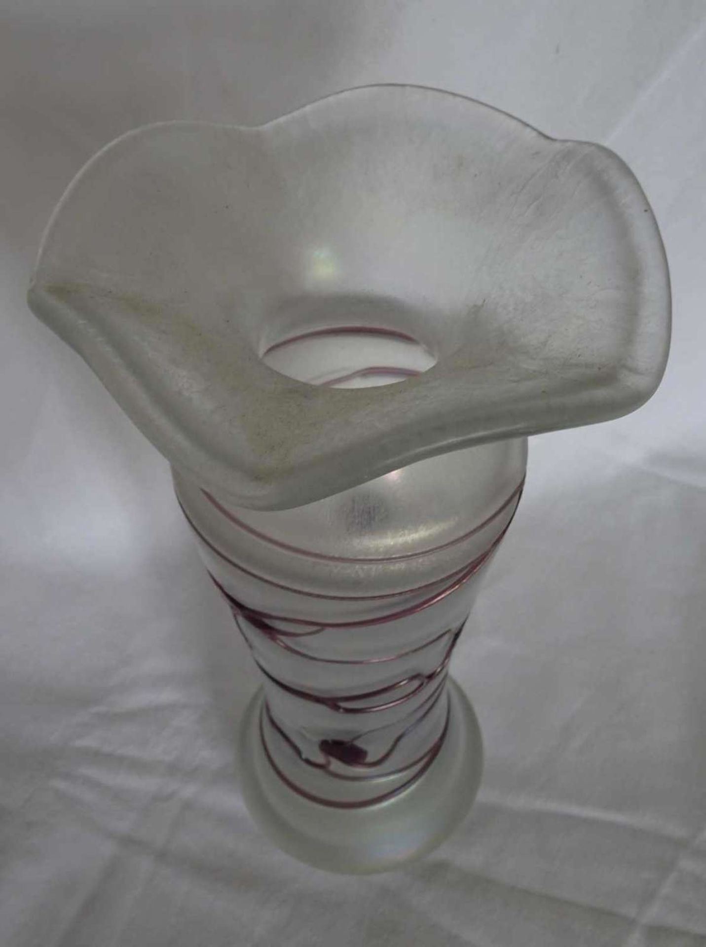 Glass vase in Art Nouveau style, probably Bohemia, with purple thread melts. Good condition. - Image 2 of 2