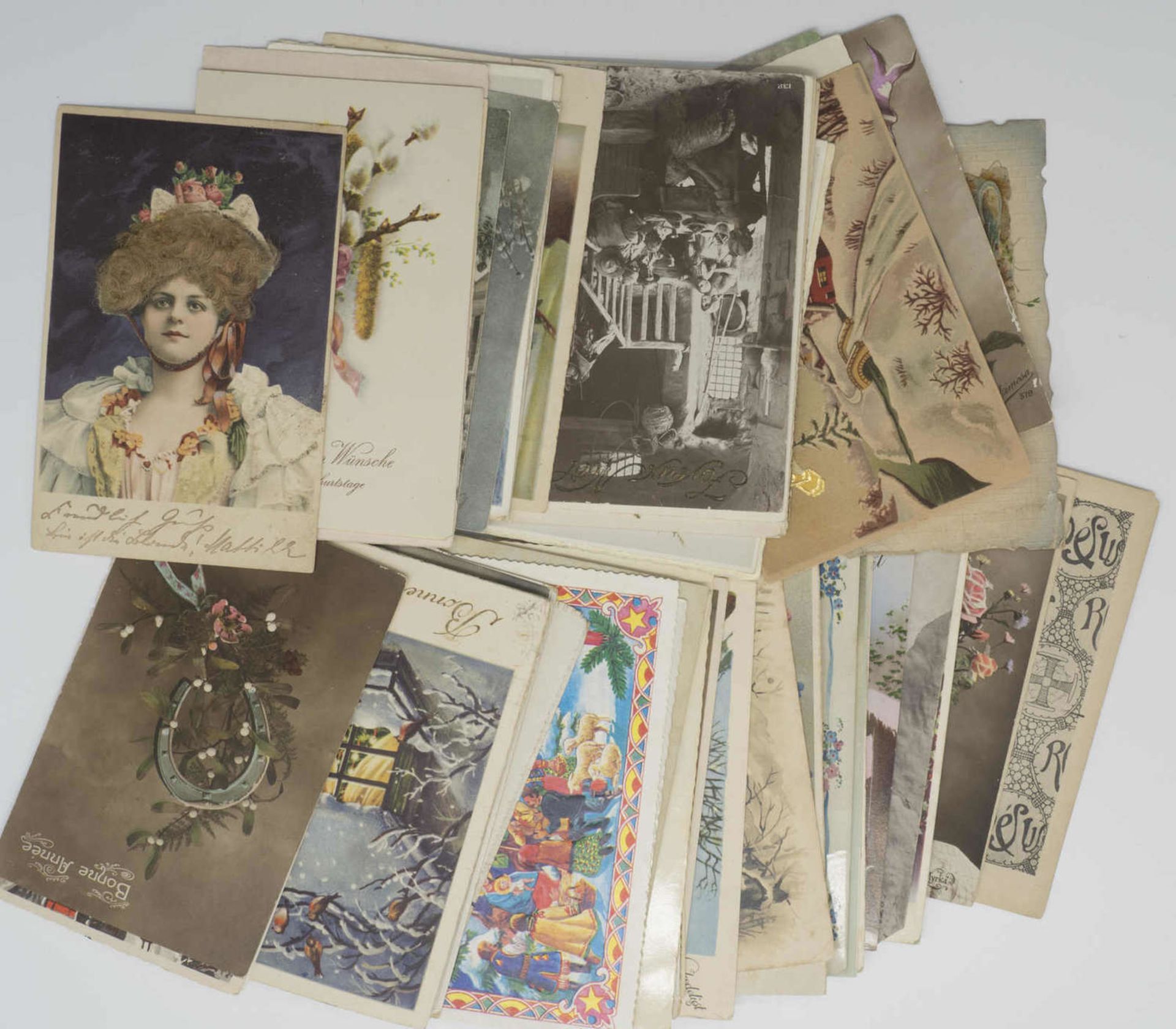 Lot of greeting cards, different styles (Art Nouveau, naive art etc.). Over 70 St. Please visit.