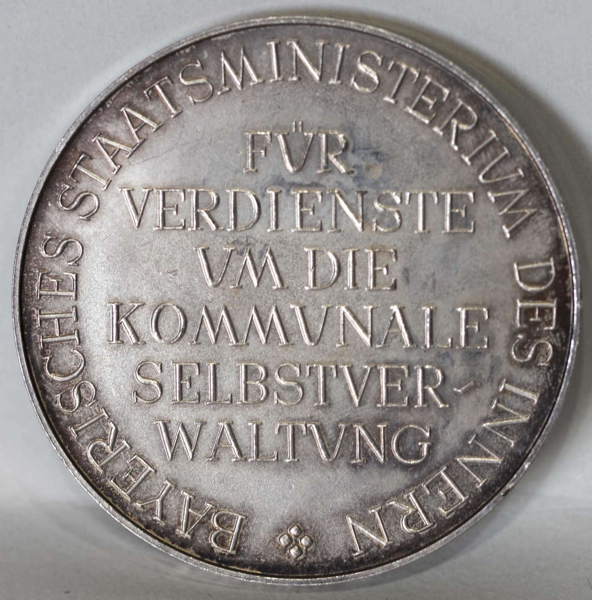 Silbermedaille des Bayerischen Staatsministeriums des Inneren für Verdienste um die kommunale - Bild 2 aus 2