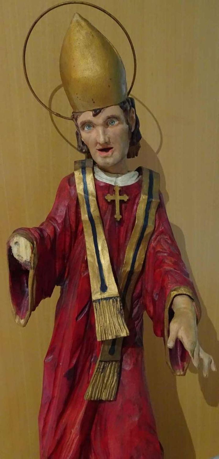 1 large old saint figure, 1 hand broken off - is included, as well as several chips. Height about 73 - Bild 2 aus 2