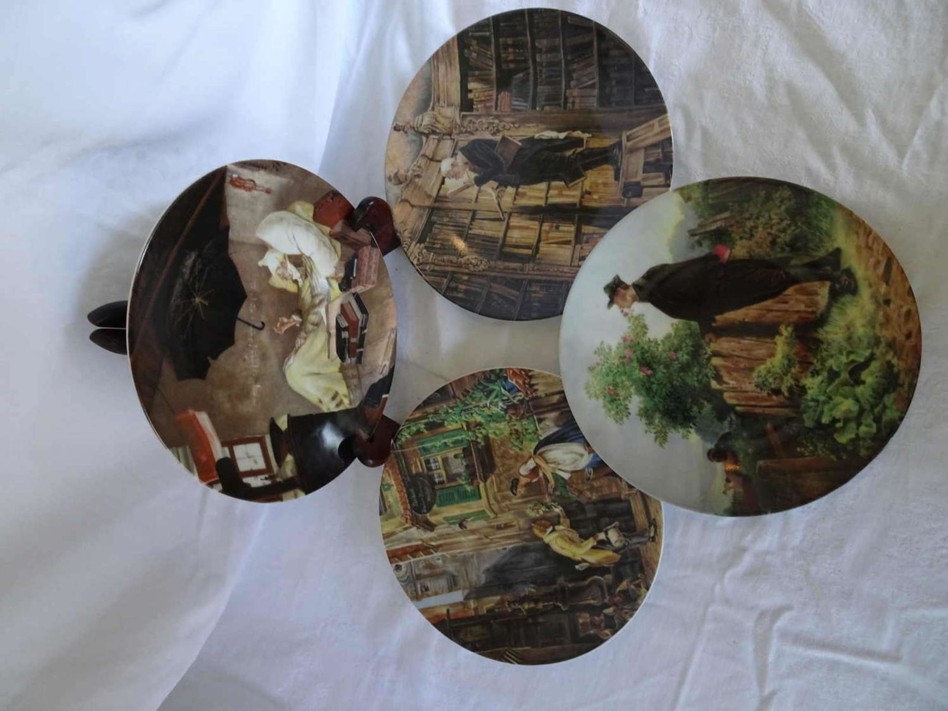 4 porcelain wall plates by Luisenburg Bavaria Germany, 1x "The Bookworm", 1x "The Eternal