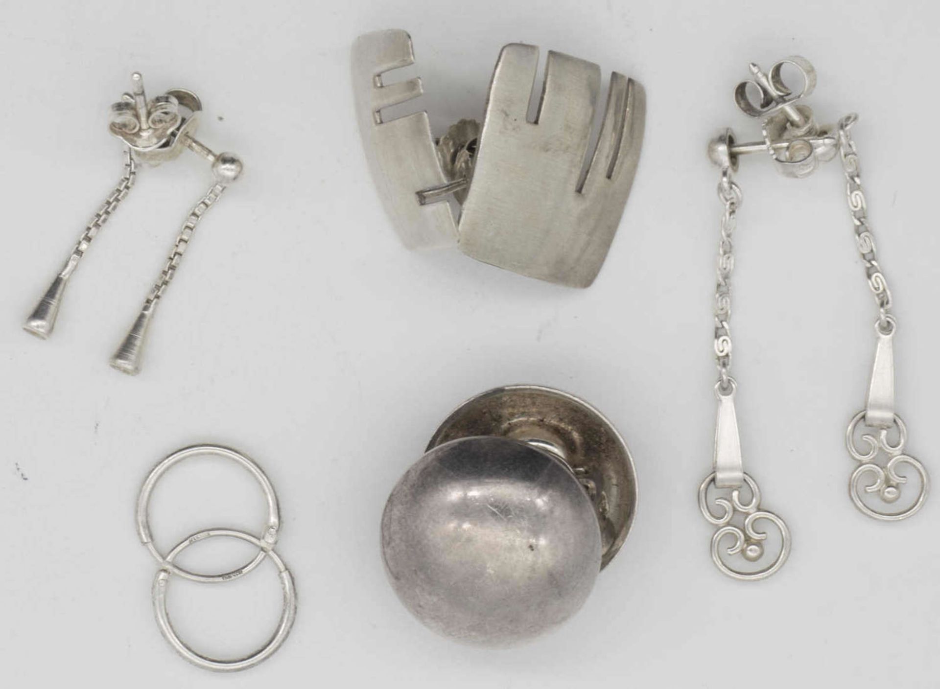 Konvolut Silber - Ohrschmuck. Verschiedene Ausführungen. Gesamtgewicht: ca. 18,8 g.Konvolut Silber -