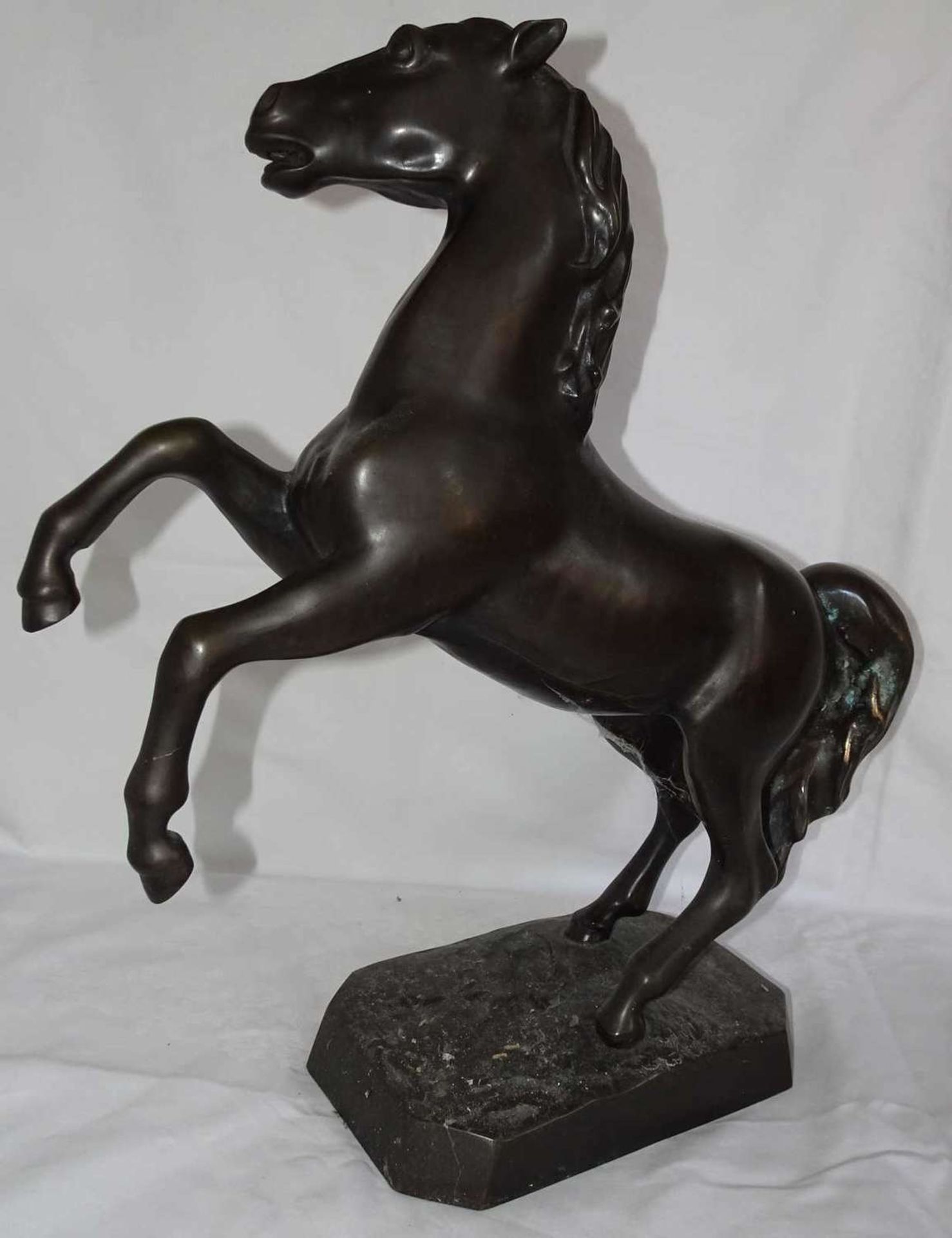 Eichler-Bronze, 1 große Bronzefigur, aufsteigendes Pferd, am Sockel Signatur EICHLER und