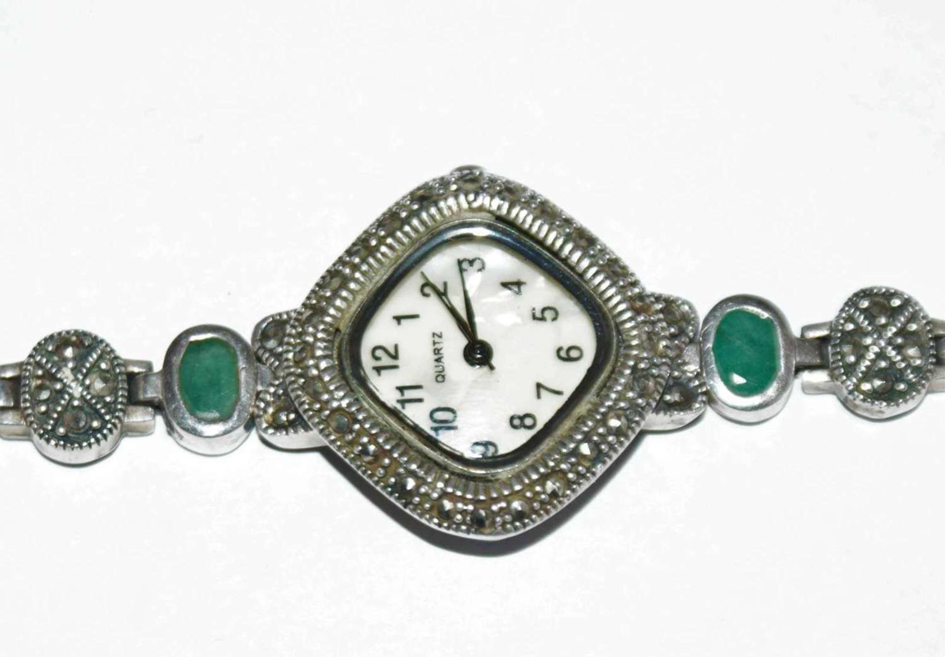 Women's wristwatch, 925 silver, set with emeralds and marcasites. Quartz. Length about 18 - Image 2 of 2