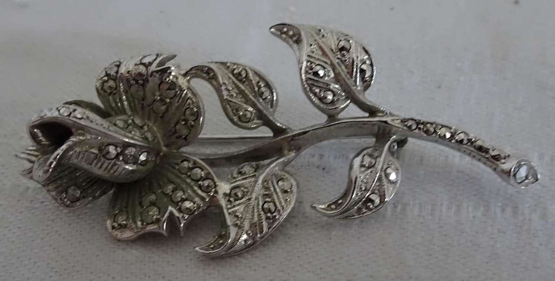 Art Nouveau brooch, silver, in the shape of a rose. Length about 5.4 cmJugendstil Brosche, Silber,
