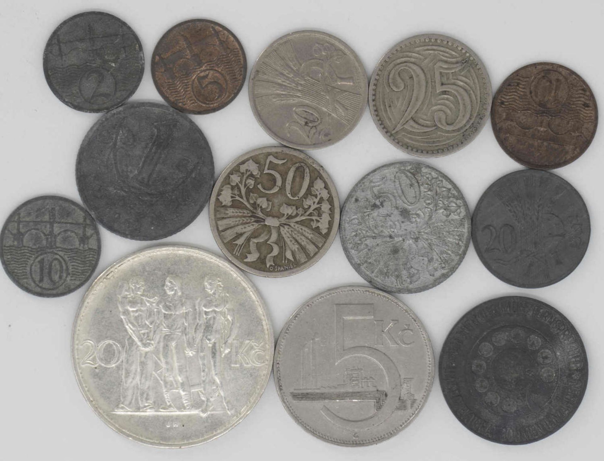 Tschechoslowakei 1922/42, Lot Umlaufmünzen, dabei 1933 10 Kronen, 1938 5 Kronen, 1922 50 Heller etc.