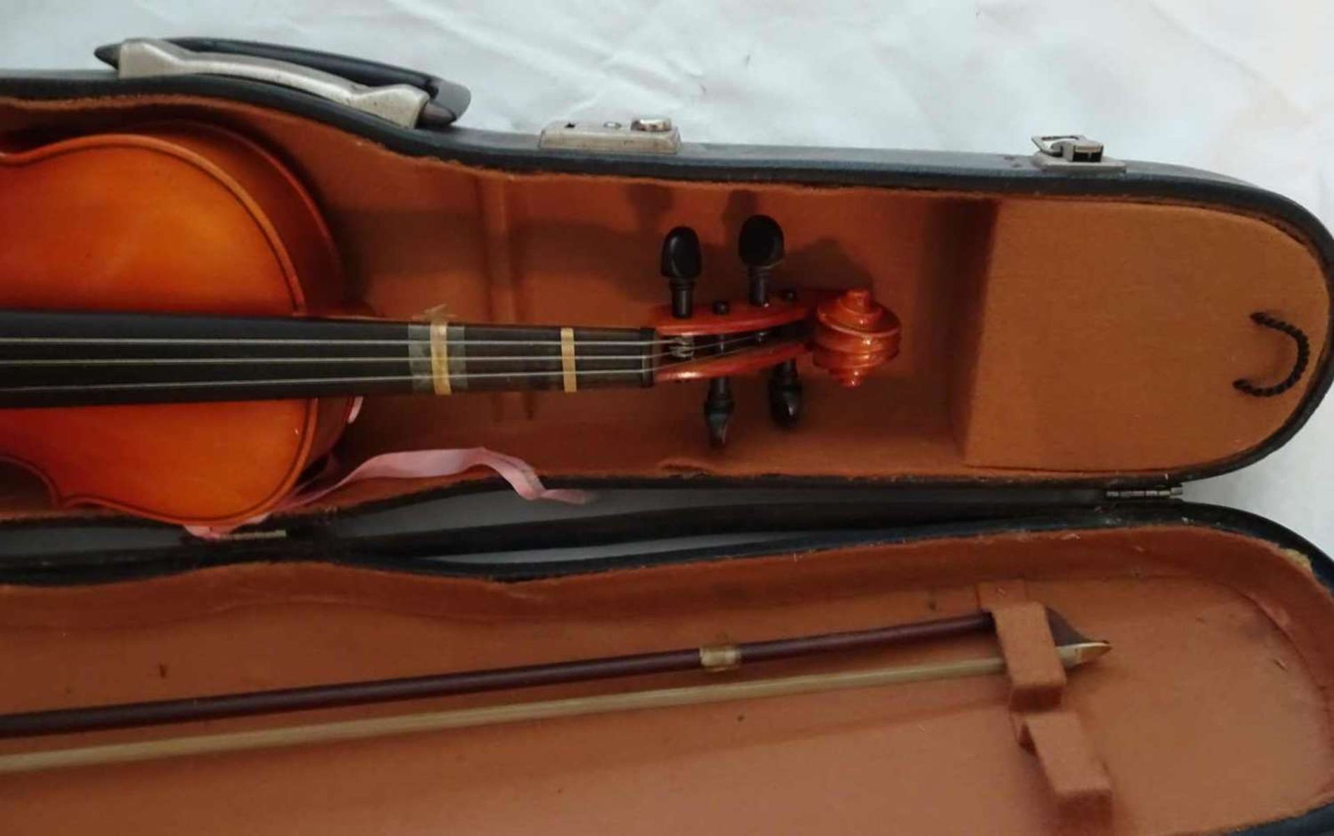 Violin Suzuki, model 220. Established 1887 in Nagoya No. 220. Size 1/2 from 1980 in a box with - Bild 2 aus 3