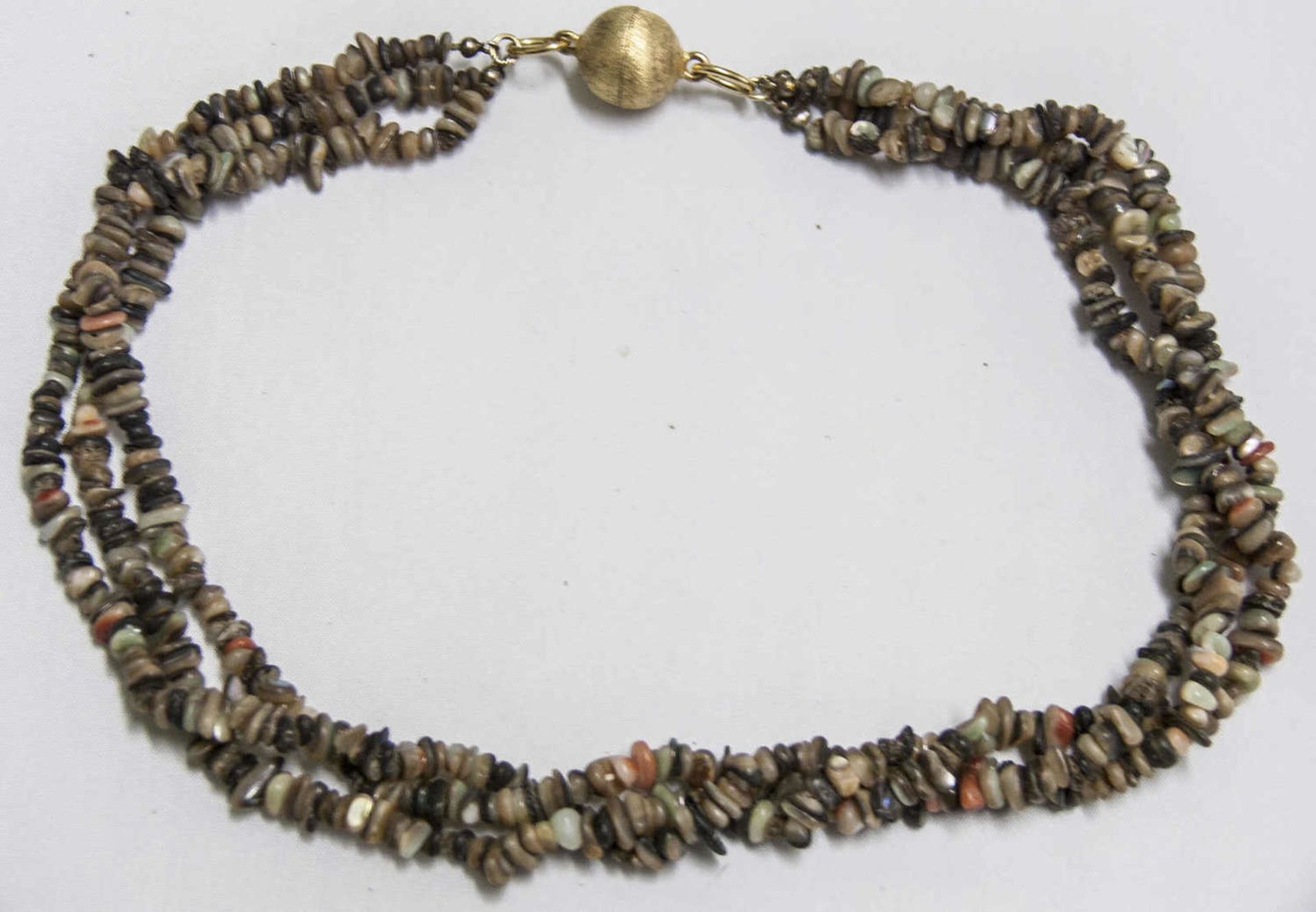 Mother-of-pearl necklace, 3-rows, gilded with 925 silver magnetic clasp. Length approx. 44 cm.