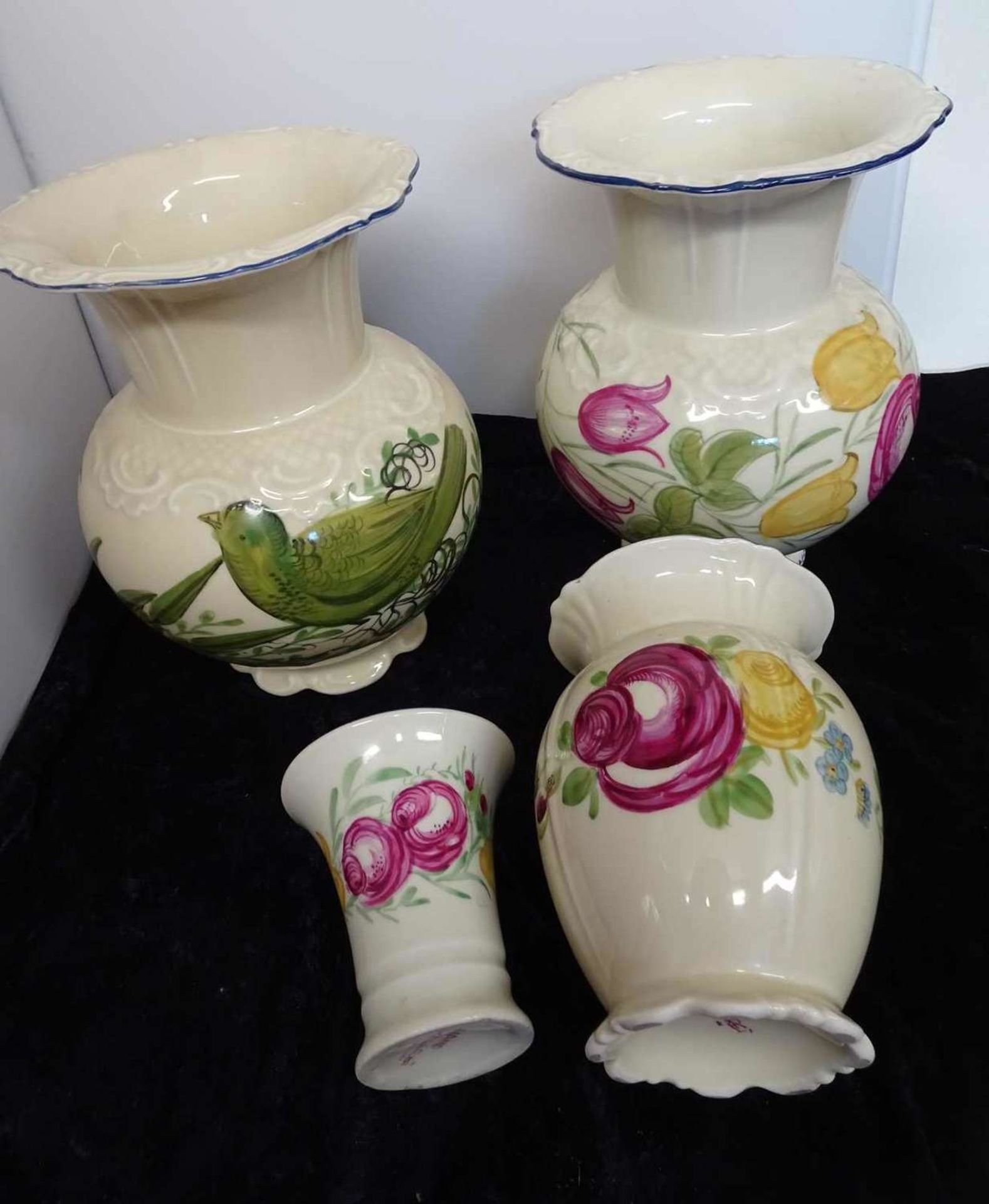 4 ceramic vases, same series, different designs and models. Hand painting. Good condition.4 - Image 2 of 3