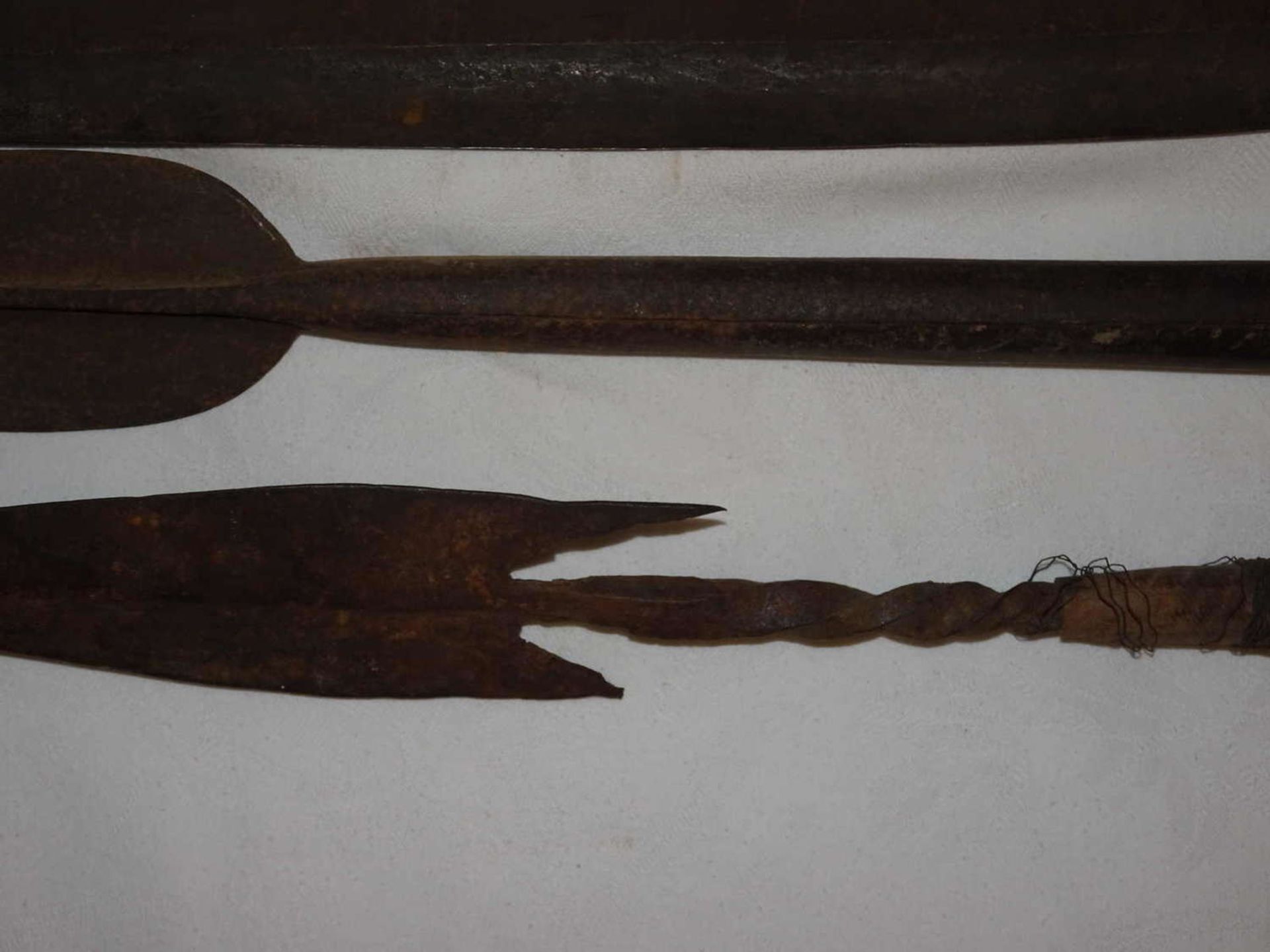 3 old African spears, with hand-forged spearheads around 1900. Original from the time. Length up - Bild 5 aus 5