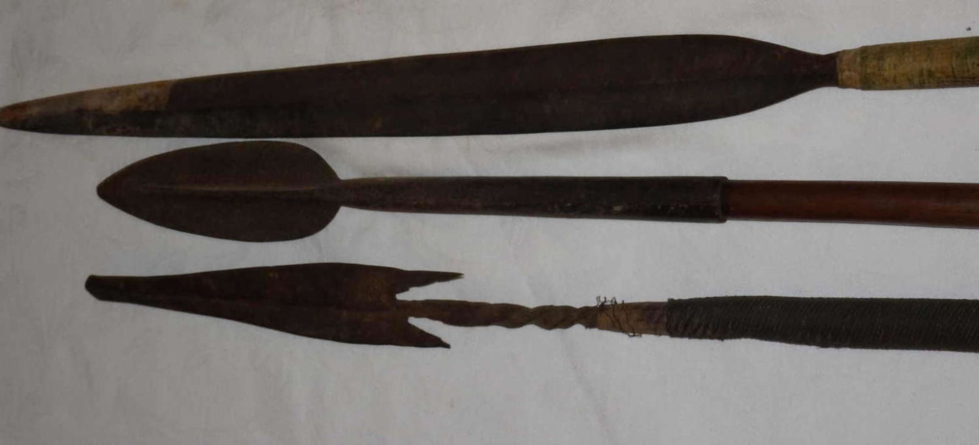 3 old African spears, with hand-forged spearheads around 1900. Original from the time. Length up - Bild 4 aus 5