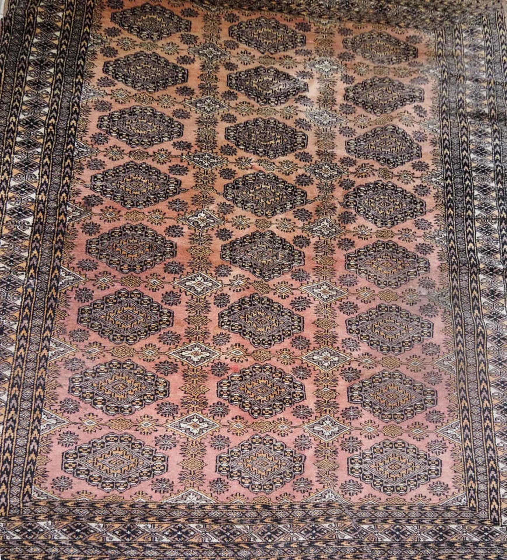 Persian - Carpet. Dimensions: approx. 255 cm x approx. 157 cm.Perser - Teppich. Maße: ca. 255 cm x